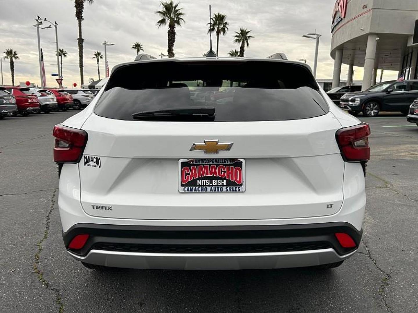 2025 WHITE Chevrolet Trax (KL77LHEP0SC) with an 3-Cyl Turbo 1.2 Liter engine, Automatic transmission, located at 412 Auto Vista Drive, Palmdale, 93551, (661) 945-0620, 34.592636, -118.136681 - Photo#10