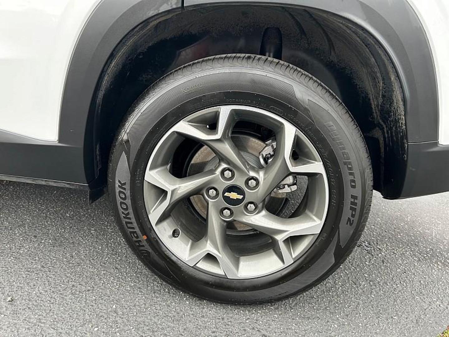 2025 WHITE Chevrolet Trax (KL77LHEP0SC) with an 3-Cyl Turbo 1.2 Liter engine, Automatic transmission, located at 412 Auto Vista Drive, Palmdale, 93551, (661) 945-0620, 34.592636, -118.136681 - Photo#15