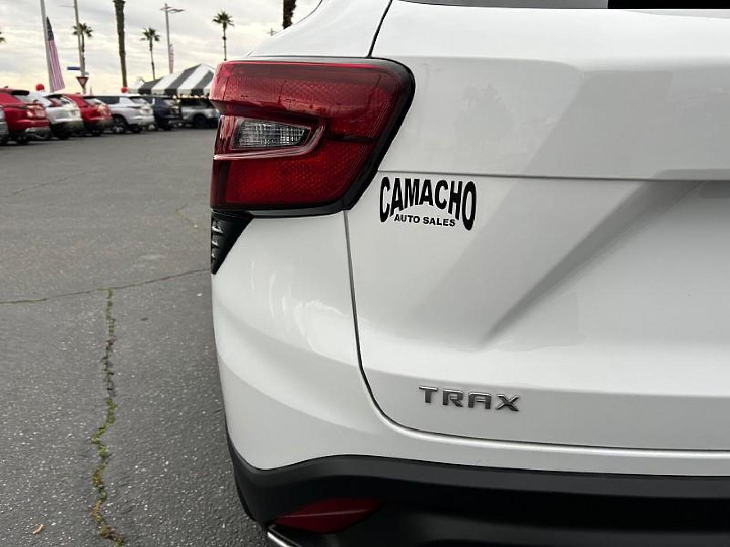 2025 WHITE Chevrolet Trax (KL77LHEP0SC) with an 3-Cyl Turbo 1.2 Liter engine, Automatic transmission, located at 412 Auto Vista Drive, Palmdale, 93551, (661) 945-0620, 34.592636, -118.136681 - Photo#19