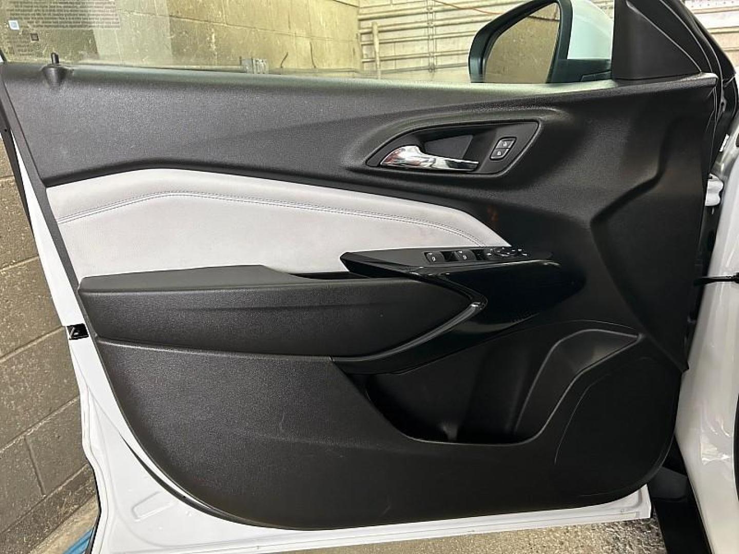 2025 WHITE Chevrolet Trax (KL77LHEP0SC) with an 3-Cyl Turbo 1.2 Liter engine, Automatic transmission, located at 412 Auto Vista Drive, Palmdale, 93551, (661) 945-0620, 34.592636, -118.136681 - Photo#20
