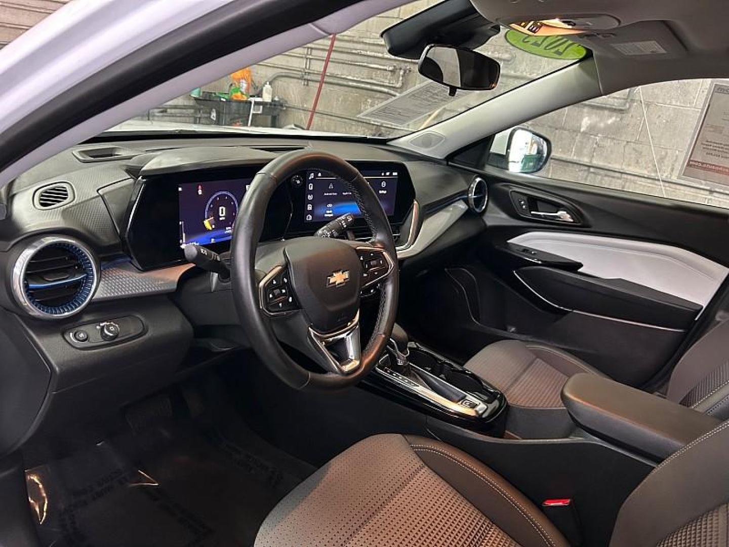 2025 WHITE Chevrolet Trax (KL77LHEP0SC) with an 3-Cyl Turbo 1.2 Liter engine, Automatic transmission, located at 412 Auto Vista Drive, Palmdale, 93551, (661) 945-0620, 34.592636, -118.136681 - Photo#21