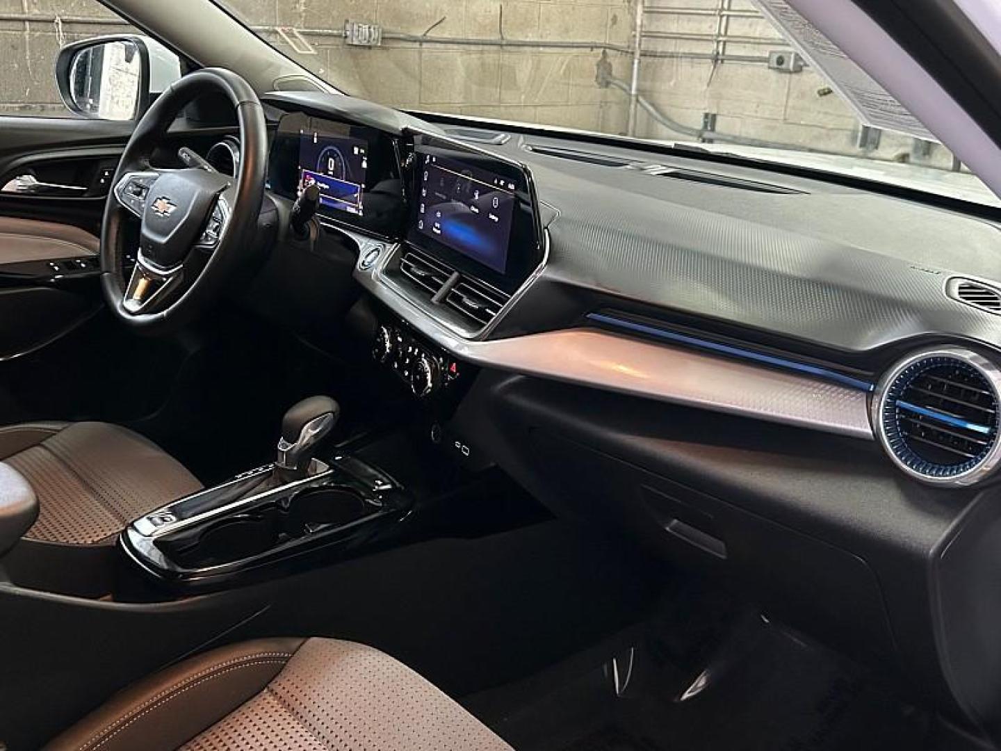 2025 WHITE Chevrolet Trax (KL77LHEP0SC) with an 3-Cyl Turbo 1.2 Liter engine, Automatic transmission, located at 412 Auto Vista Drive, Palmdale, 93551, (661) 945-0620, 34.592636, -118.136681 - Photo#30