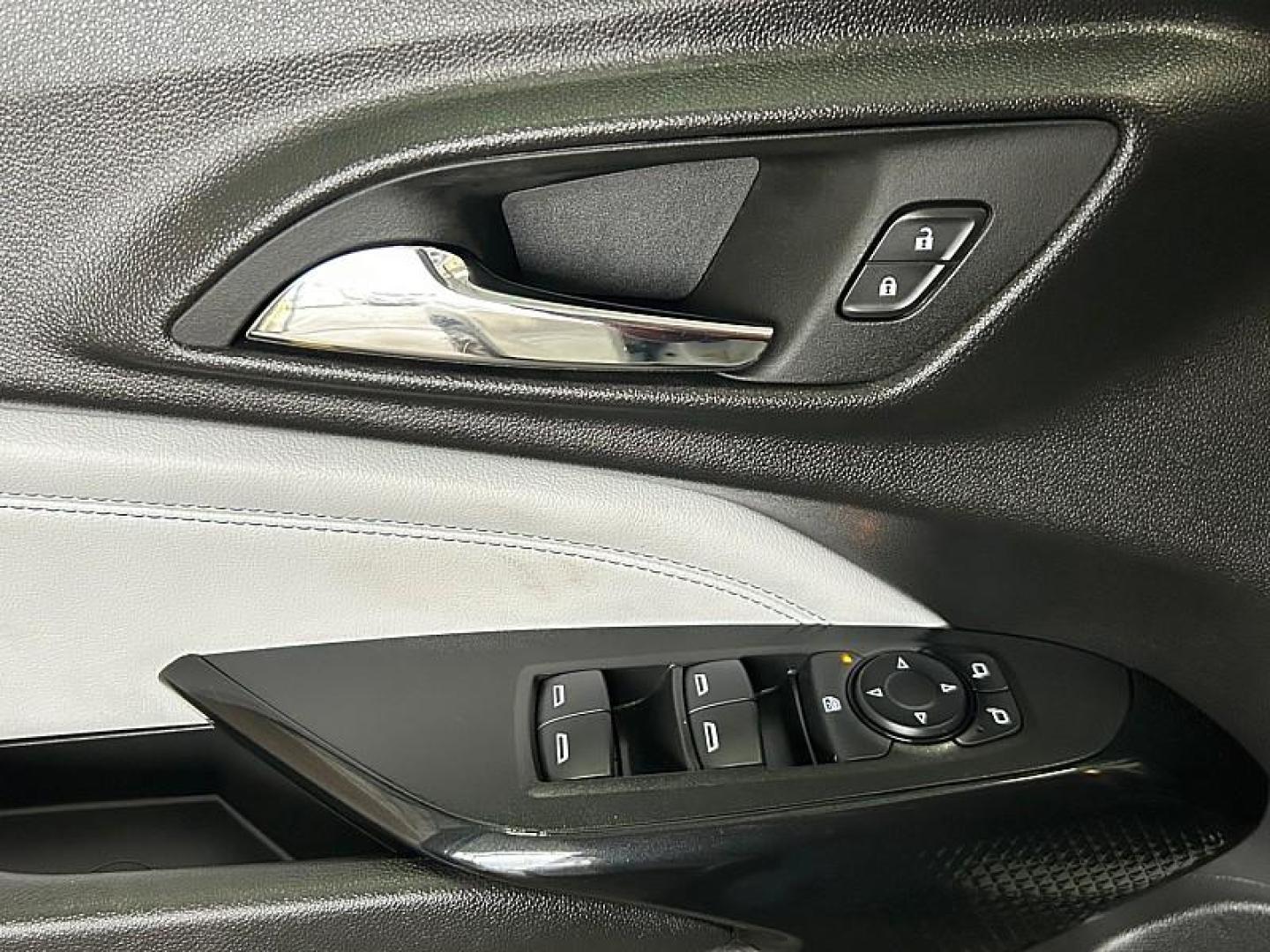 2025 WHITE Chevrolet Trax (KL77LHEP0SC) with an 3-Cyl Turbo 1.2 Liter engine, Automatic transmission, located at 412 Auto Vista Drive, Palmdale, 93551, (661) 945-0620, 34.592636, -118.136681 - Photo#31