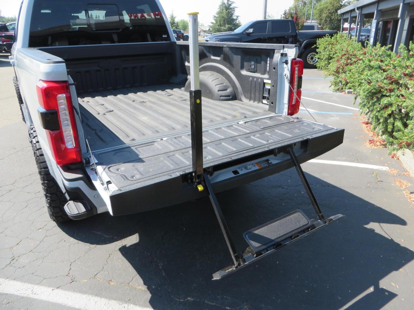 2025 Gray /Black Ford F-350 SD Lariat Crew Cab Short Bed 4WD (1FT8W3BM5SE) with an 6.7L V8 OHV 16V DIESEL engine, 6A transmission, located at 2630 Grass Valley Highway, Auburn, CA, 95603, (530) 508-5100, 38.937893, -121.095482 - Features a Readylift level kit, Falcon shocks, 20" Fuel Triton wheels, and 37" Nitto Ridge Grappler tires. - Photo#11