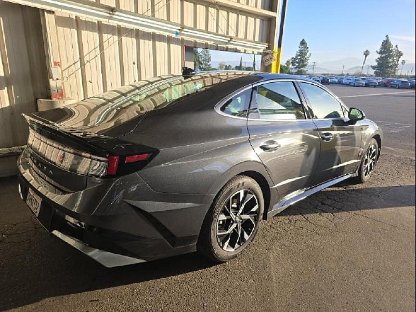 2025 BLACK Hyundai Sonata (KMHL64JA8SA) with an 4-Cyl 2.5 Liter engine, Automatic 8-Spd transmission, located at 412 Auto Vista Drive, Palmdale, 93551, (661) 945-0620, 34.592636, -118.136681- Photo#3