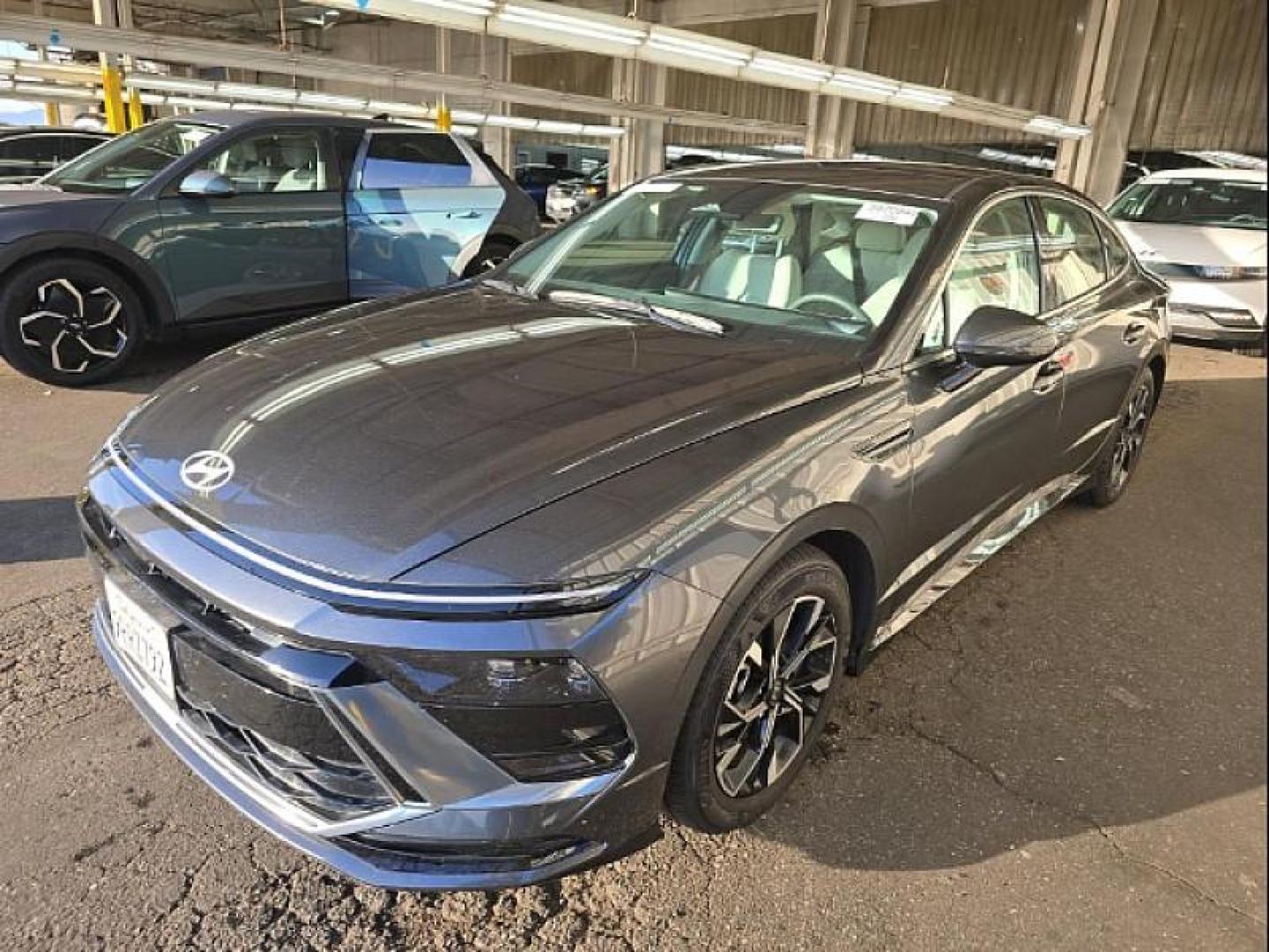 2025 BLACK Hyundai Sonata (KMHL64JA8SA) with an 4-Cyl 2.5 Liter engine, Automatic 8-Spd transmission, located at 412 Auto Vista Drive, Palmdale, 93551, (661) 945-0620, 34.592636, -118.136681- Photo#7
