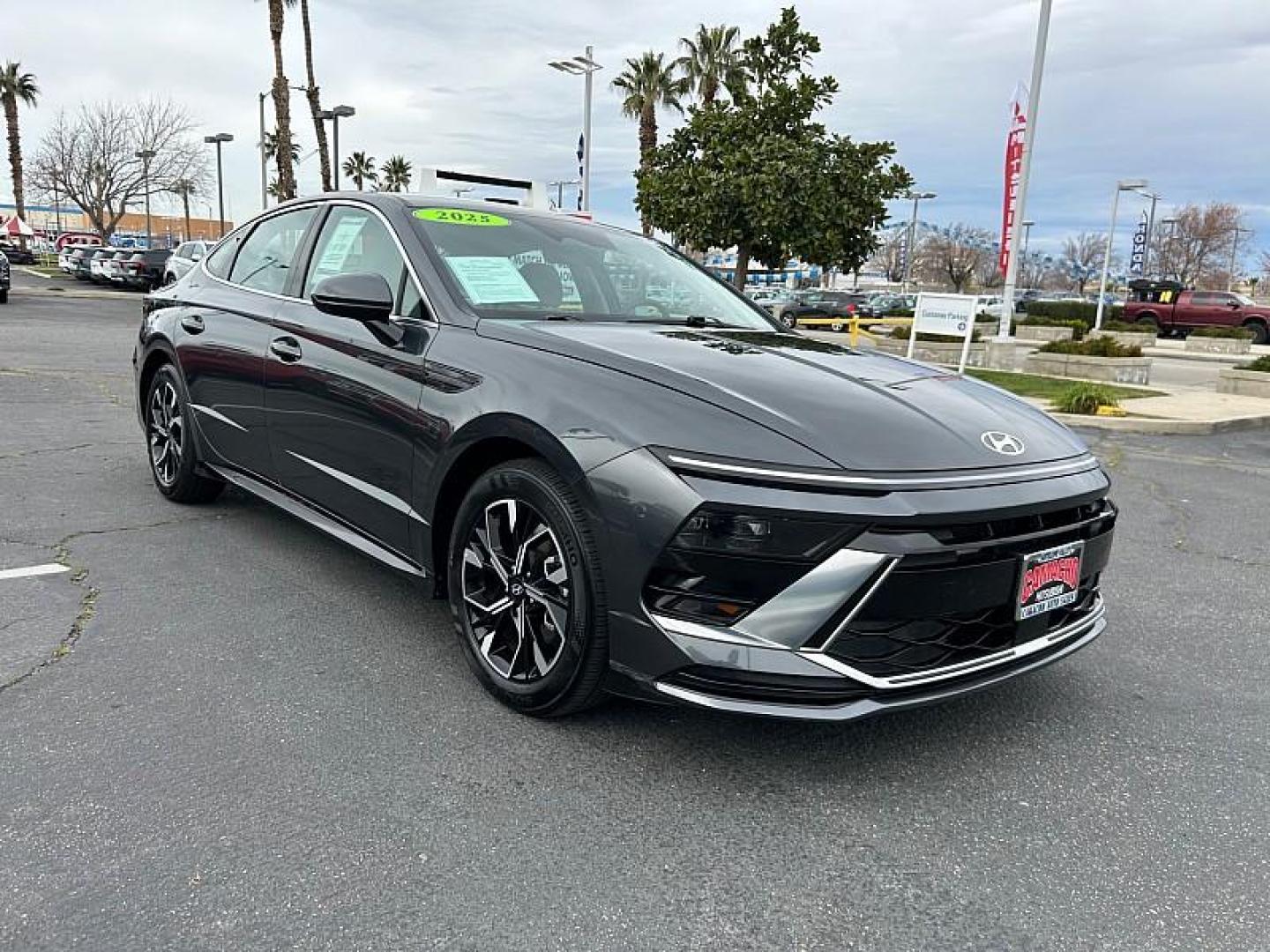 2025 BLACK Hyundai Sonata (KMHL64JA8SA) with an 4-Cyl 2.5 Liter engine, Automatic 8-Spd transmission, located at 412 Auto Vista Drive, Palmdale, 93551, (661) 945-0620, 34.592636, -118.136681- Photo#0