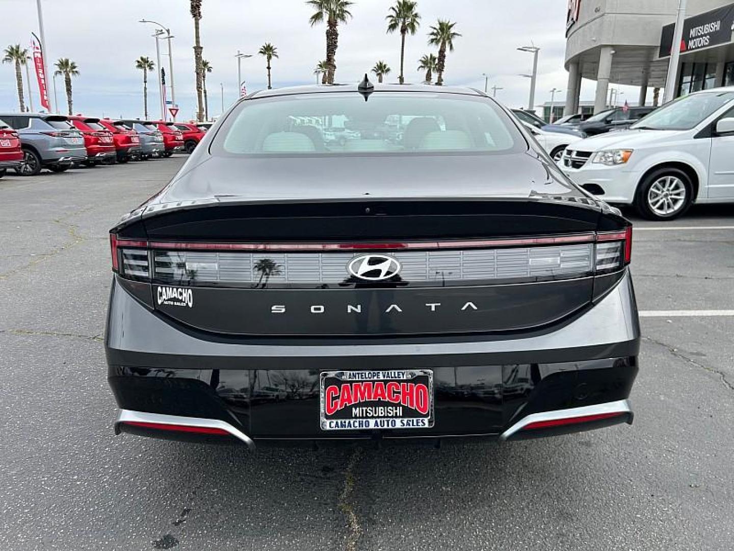 2025 BLACK Hyundai Sonata (KMHL64JA8SA) with an 4-Cyl 2.5 Liter engine, Automatic 8-Spd transmission, located at 412 Auto Vista Drive, Palmdale, 93551, (661) 945-0620, 34.592636, -118.136681- Photo#6