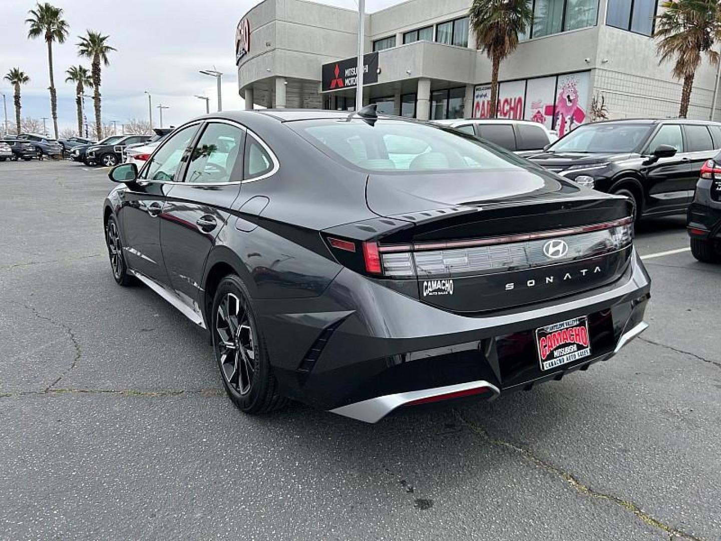2025 BLACK Hyundai Sonata (KMHL64JA8SA) with an 4-Cyl 2.5 Liter engine, Automatic 8-Spd transmission, located at 412 Auto Vista Drive, Palmdale, 93551, (661) 945-0620, 34.592636, -118.136681- Photo#8