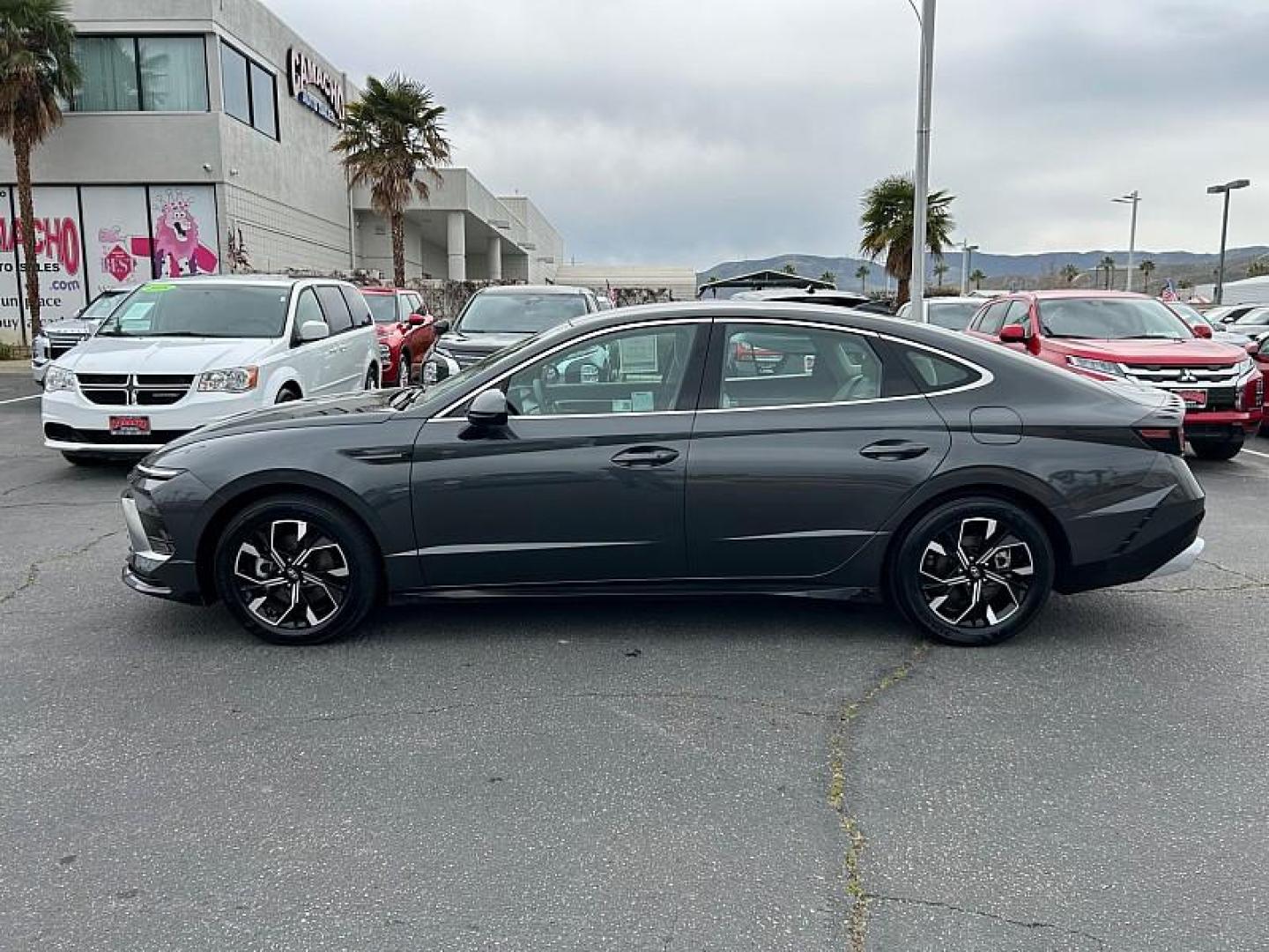 2025 BLACK Hyundai Sonata (KMHL64JA8SA) with an 4-Cyl 2.5 Liter engine, Automatic 8-Spd transmission, located at 412 Auto Vista Drive, Palmdale, 93551, (661) 945-0620, 34.592636, -118.136681- Photo#9