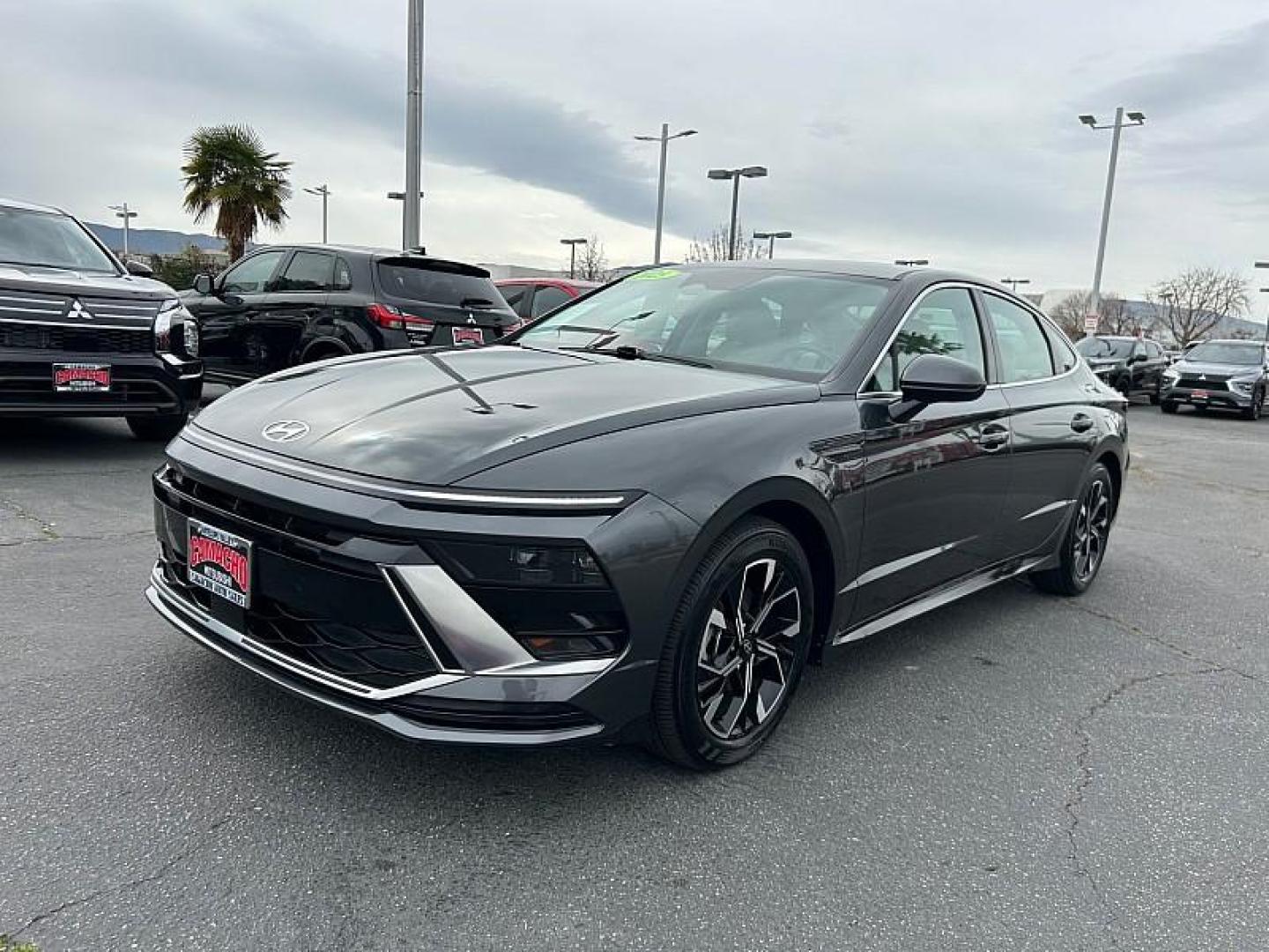 2025 BLACK Hyundai Sonata (KMHL64JA8SA) with an 4-Cyl 2.5 Liter engine, Automatic 8-Spd transmission, located at 412 Auto Vista Drive, Palmdale, 93551, (661) 945-0620, 34.592636, -118.136681- Photo#10