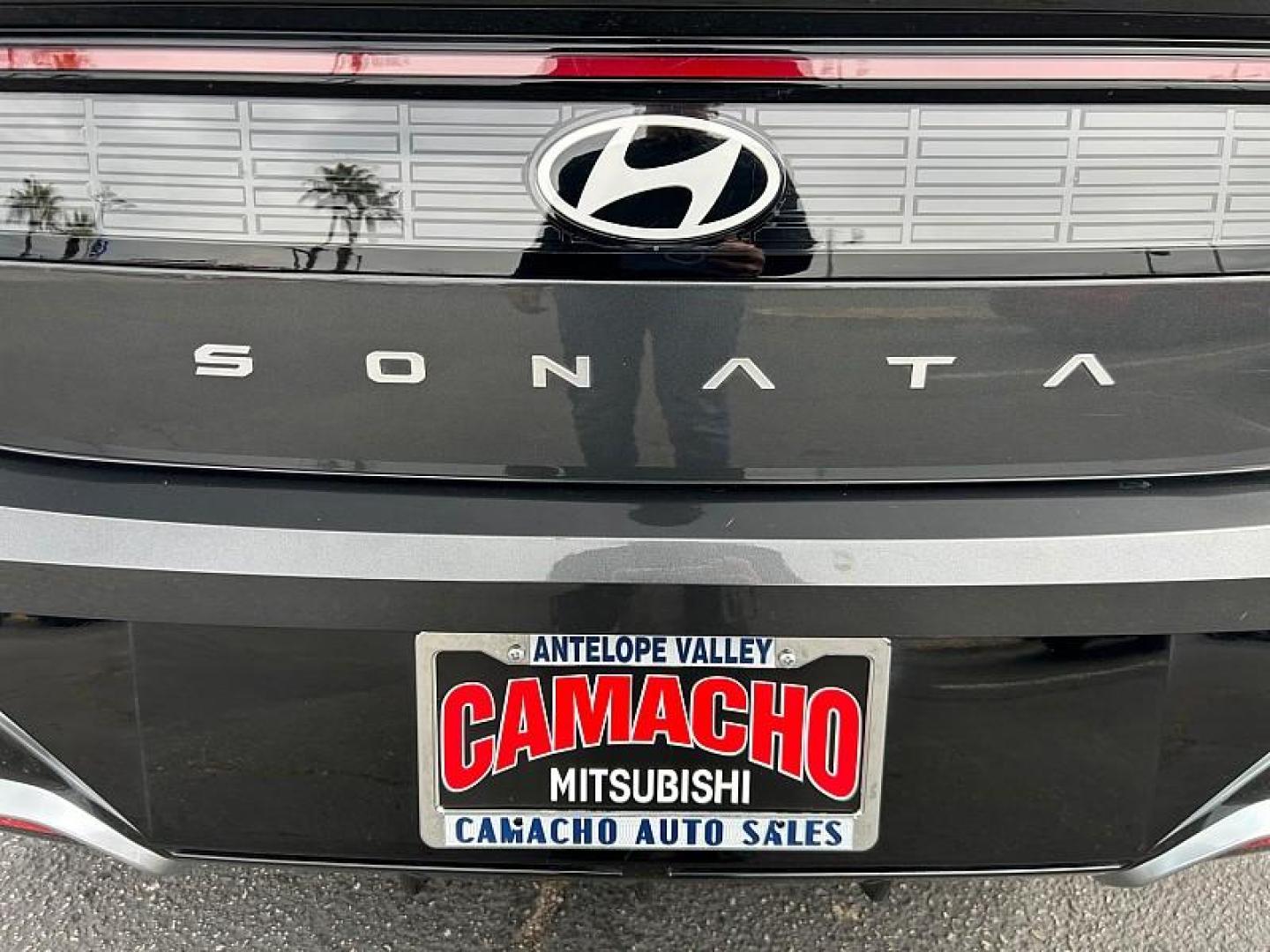 2025 BLACK Hyundai Sonata (KMHL64JA8SA) with an 4-Cyl 2.5 Liter engine, Automatic 8-Spd transmission, located at 412 Auto Vista Drive, Palmdale, 93551, (661) 945-0620, 34.592636, -118.136681- Photo#18