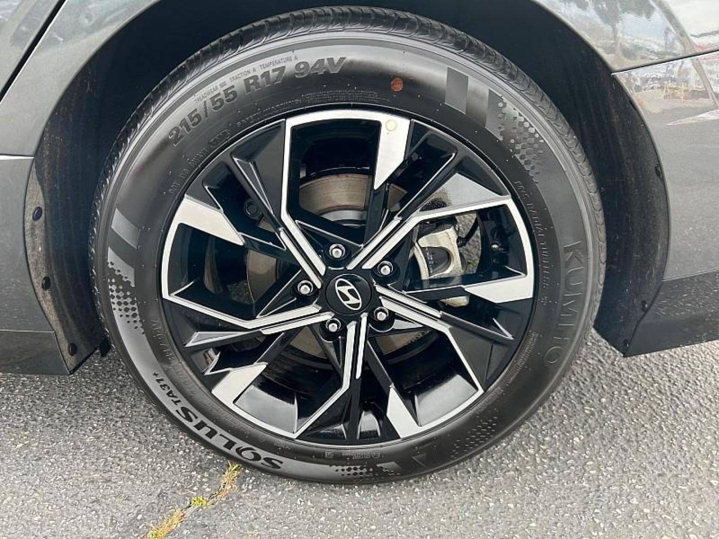 2025 BLACK Hyundai Sonata (KMHL64JA8SA) with an 4-Cyl 2.5 Liter engine, Automatic 8-Spd transmission, located at 412 Auto Vista Drive, Palmdale, 93551, (661) 945-0620, 34.592636, -118.136681- Photo#19
