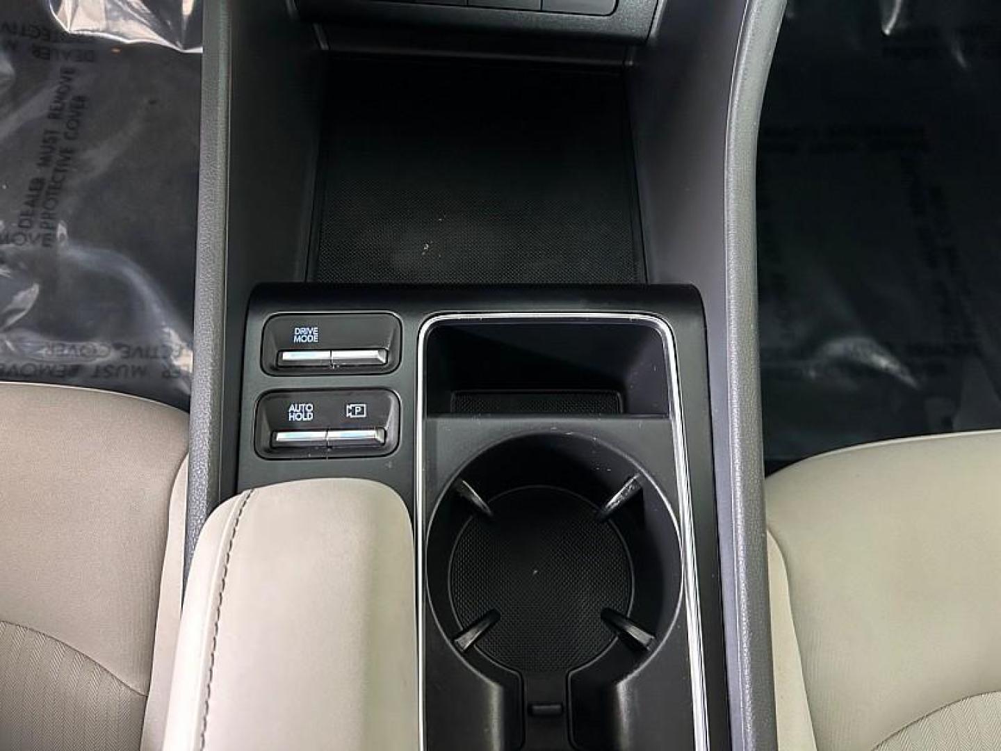 2025 BLACK Hyundai Sonata (KMHL64JA8SA) with an 4-Cyl 2.5 Liter engine, Automatic 8-Spd transmission, located at 412 Auto Vista Drive, Palmdale, 93551, (661) 945-0620, 34.592636, -118.136681- Photo#24