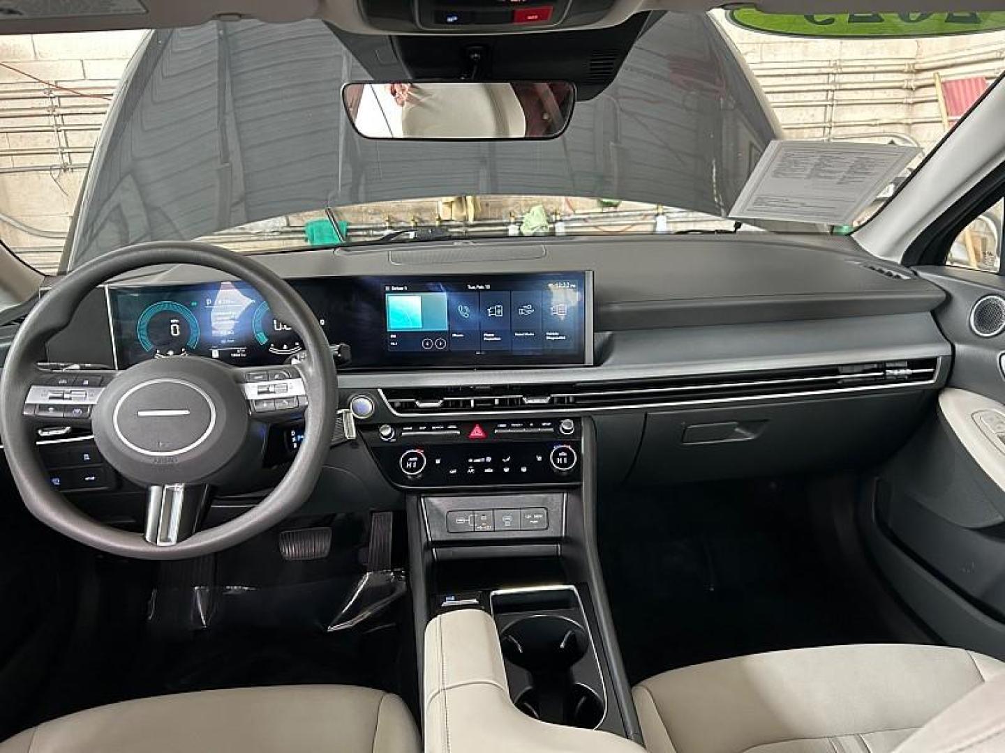 2025 BLACK Hyundai Sonata (KMHL64JA8SA) with an 4-Cyl 2.5 Liter engine, Automatic 8-Spd transmission, located at 412 Auto Vista Drive, Palmdale, 93551, (661) 945-0620, 34.592636, -118.136681- Photo#28