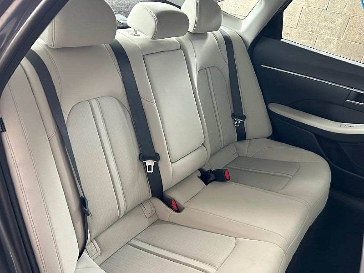2025 BLACK Hyundai Sonata (KMHL64JA8SA) with an 4-Cyl 2.5 Liter engine, Automatic 8-Spd transmission, located at 412 Auto Vista Drive, Palmdale, 93551, (661) 945-0620, 34.592636, -118.136681- Photo#31