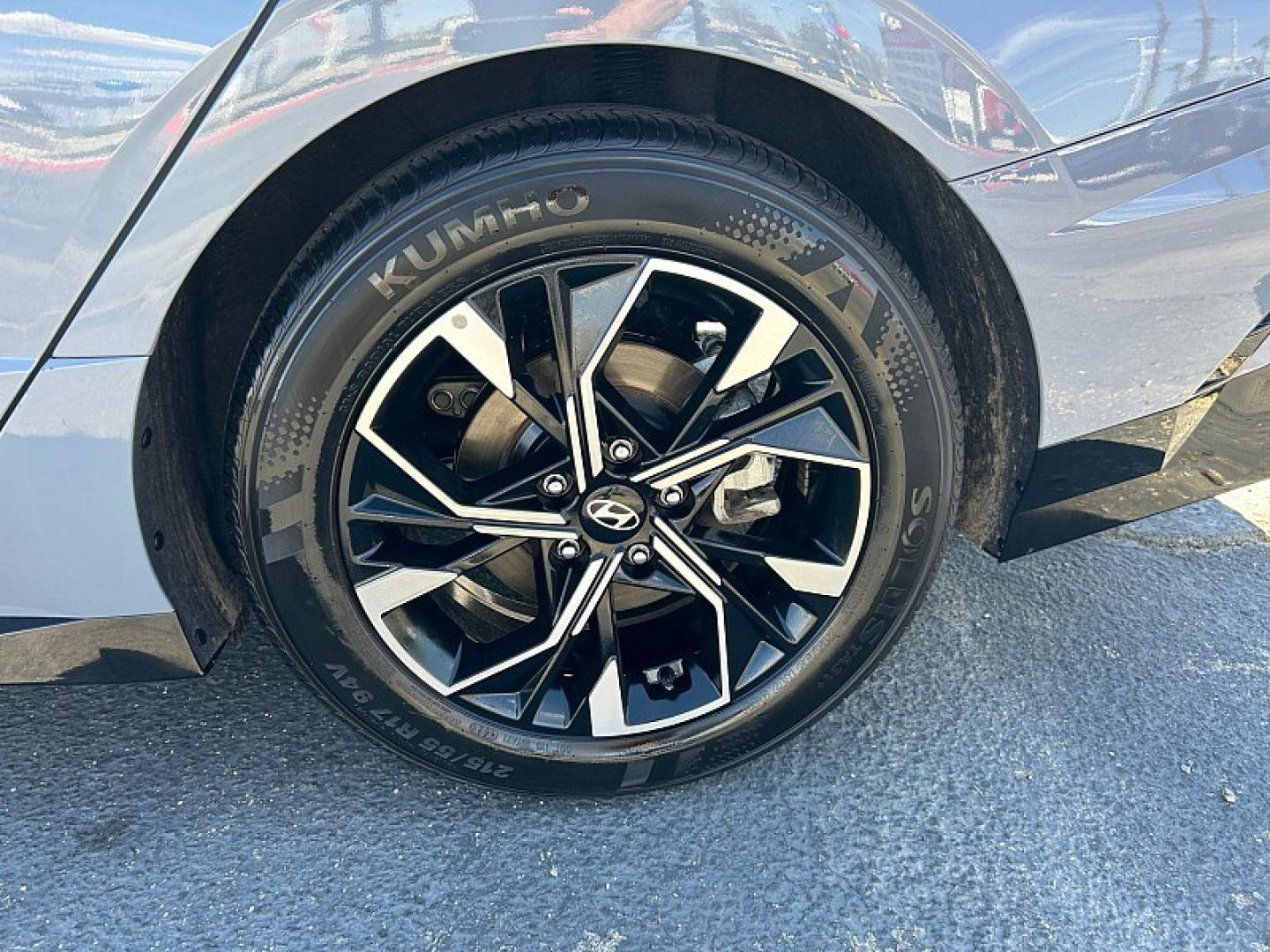 2025 Blue Hyundai Sonata (KMHL64JA8SA) with an 4-Cyl 2.5 Liter engine, Automatic 8-Spd transmission, located at 412 Auto Vista Drive, Palmdale, 93551, (661) 945-0620, 34.592636, -118.136681- Photo#9