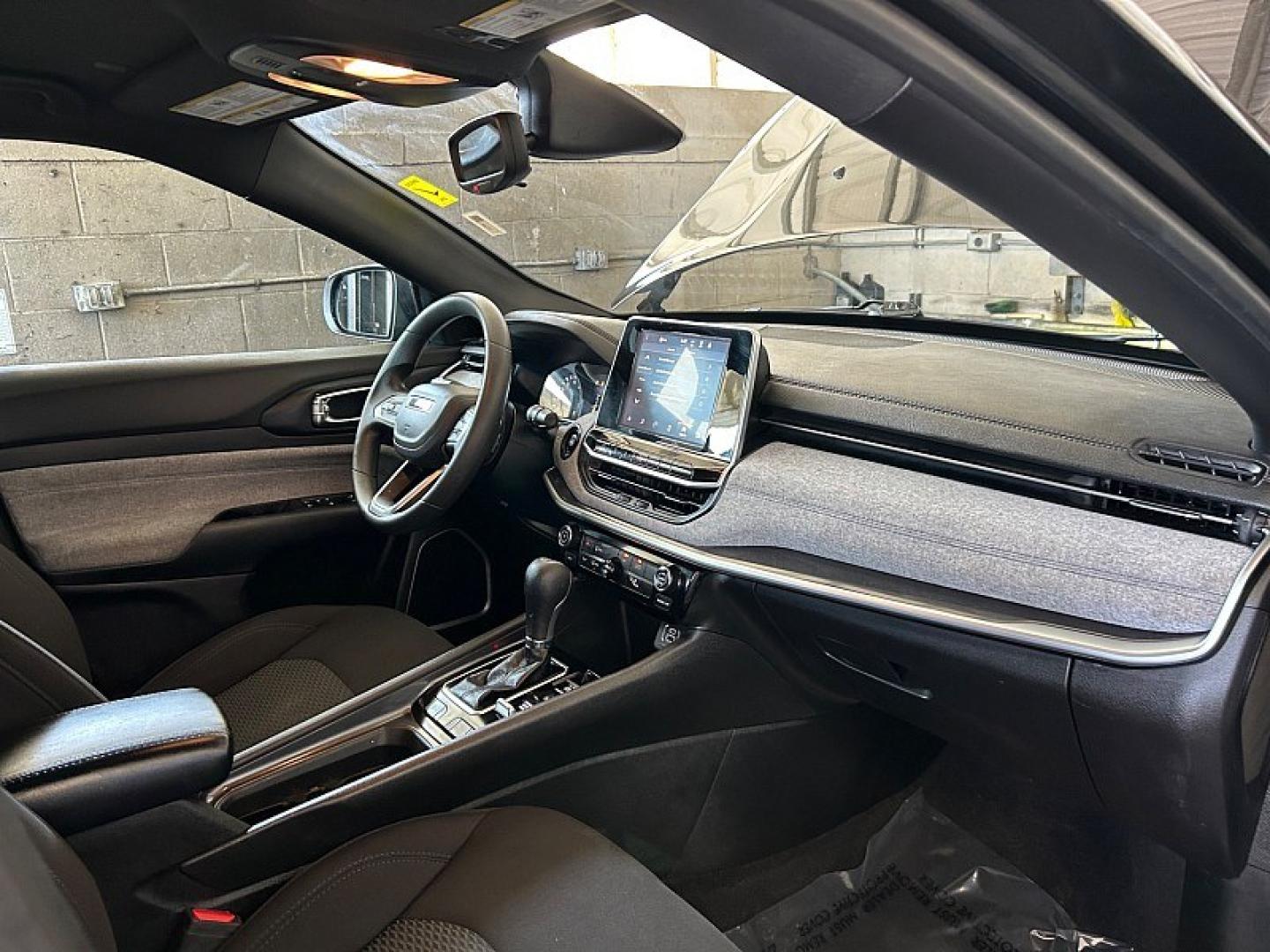 2025 Black Jeep Compass (3C4NJDAN9ST) with an 4-Cyl Turbo 2.0 Liter engine, Automatic 8-Spd transmission, located at 412 Auto Vista Drive, Palmdale, 93551, (661) 945-0620, 34.592636, -118.136681- Photo#24