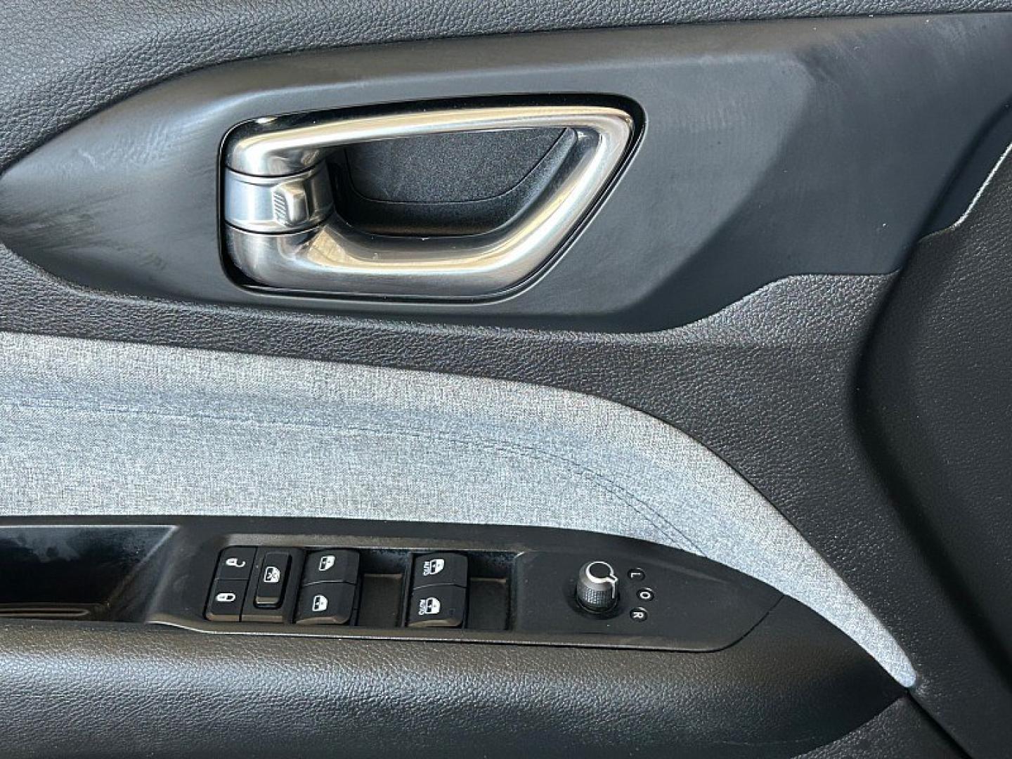 2025 Black Jeep Compass (3C4NJDAN9ST) with an 4-Cyl Turbo 2.0 Liter engine, Automatic 8-Spd transmission, located at 412 Auto Vista Drive, Palmdale, 93551, (661) 945-0620, 34.592636, -118.136681- Photo#25