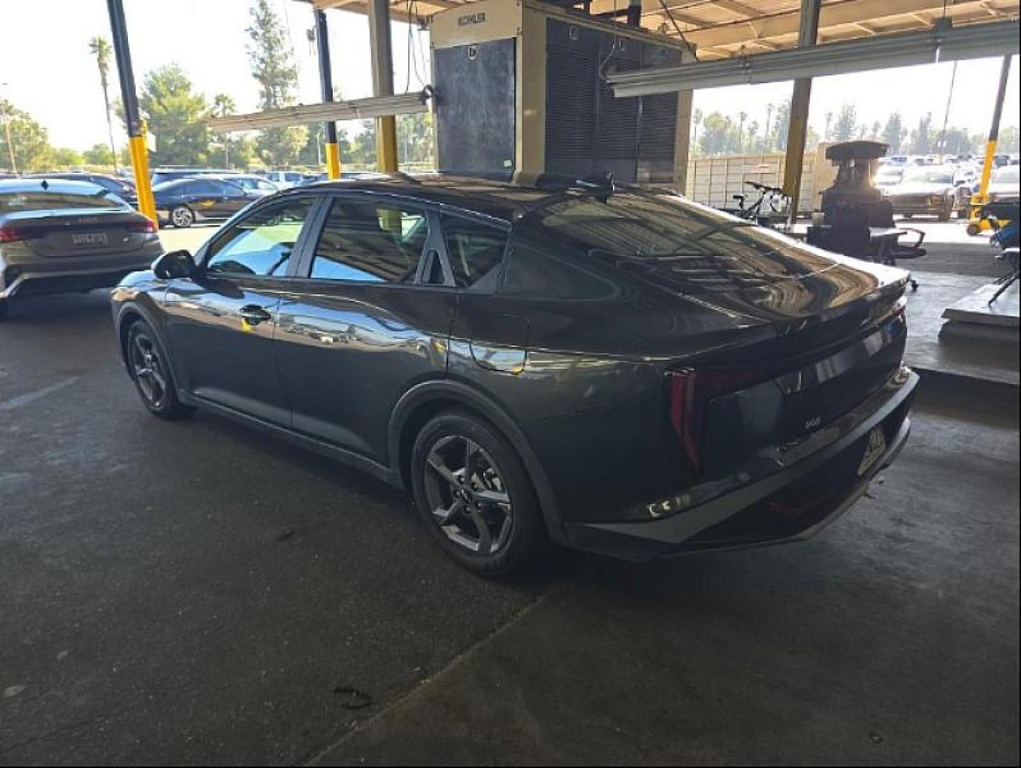 2025 GRAY Kia K4 (3KPFT4DE7SE) with an 4-Cyl 2.0 Liter engine, Automatic IVT transmission, located at 412 Auto Vista Drive, Palmdale, 93551, (661) 945-0620, 34.592636, -118.136681- Photo#5