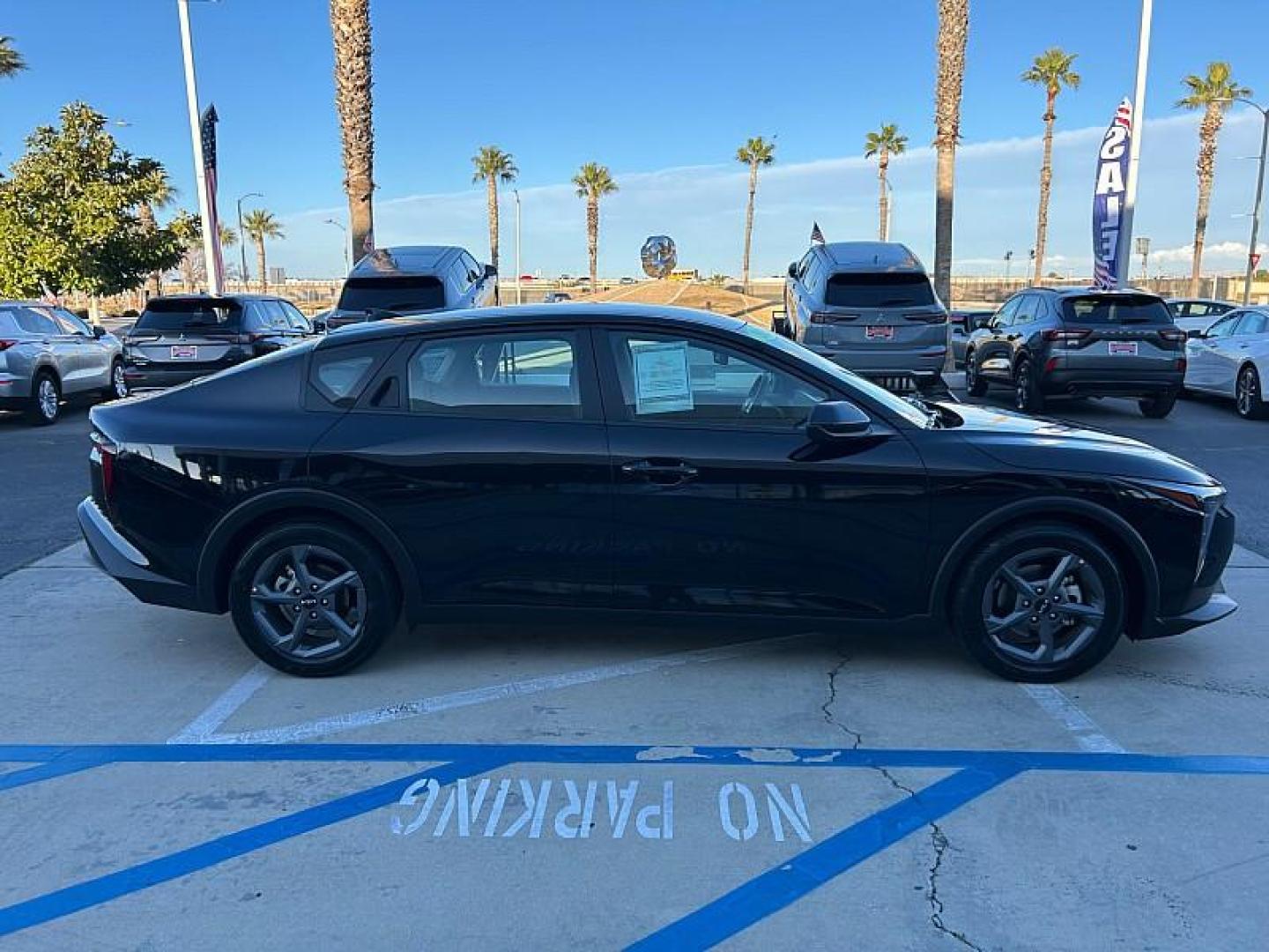 2025 BLACK Kia K4 (3KPFT4DE5SE) with an 4-Cyl 2.0 Liter engine, Automatic IVT transmission, located at 412 Auto Vista Drive, Palmdale, 93551, (661) 945-0620, 34.592636, -118.136681- Photo#5