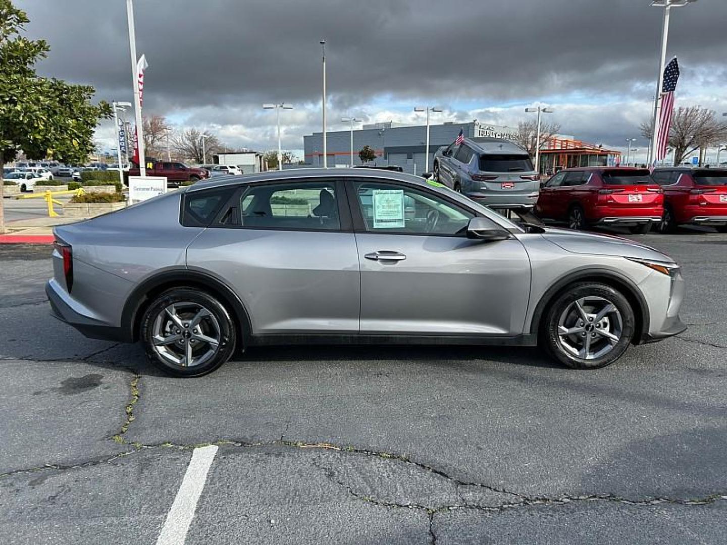 2025 GRAY Kia K4 (3KPFT4DE4SE) with an 4-Cyl 2.0 Liter engine, Automatic IVT transmission, located at 412 Auto Vista Drive, Palmdale, 93551, (661) 945-0620, 34.592636, -118.136681 - Photo#4