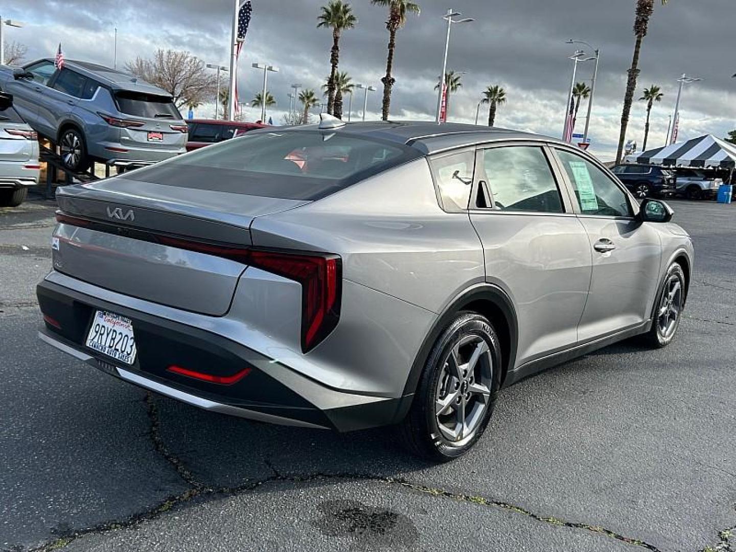 2025 GRAY Kia K4 (3KPFT4DE4SE) with an 4-Cyl 2.0 Liter engine, Automatic IVT transmission, located at 412 Auto Vista Drive, Palmdale, 93551, (661) 945-0620, 34.592636, -118.136681 - Photo#5