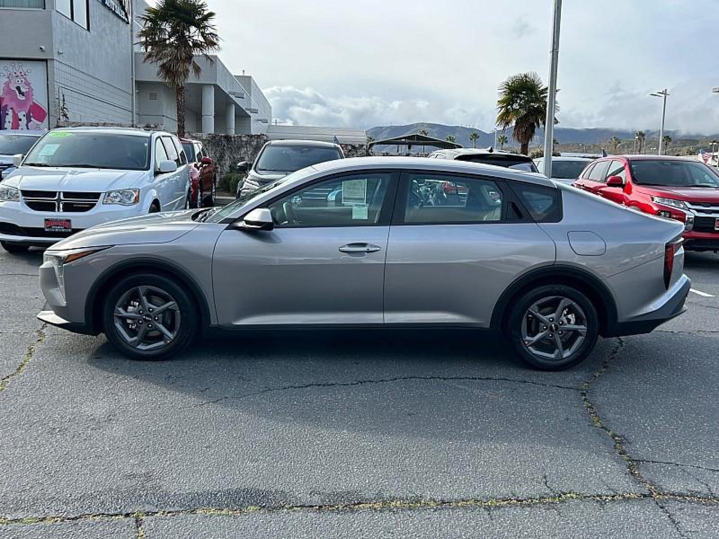 2025 GRAY Kia K4 (3KPFT4DE4SE) with an 4-Cyl 2.0 Liter engine, Automatic IVT transmission, located at 412 Auto Vista Drive, Palmdale, 93551, (661) 945-0620, 34.592636, -118.136681 - Photo#8