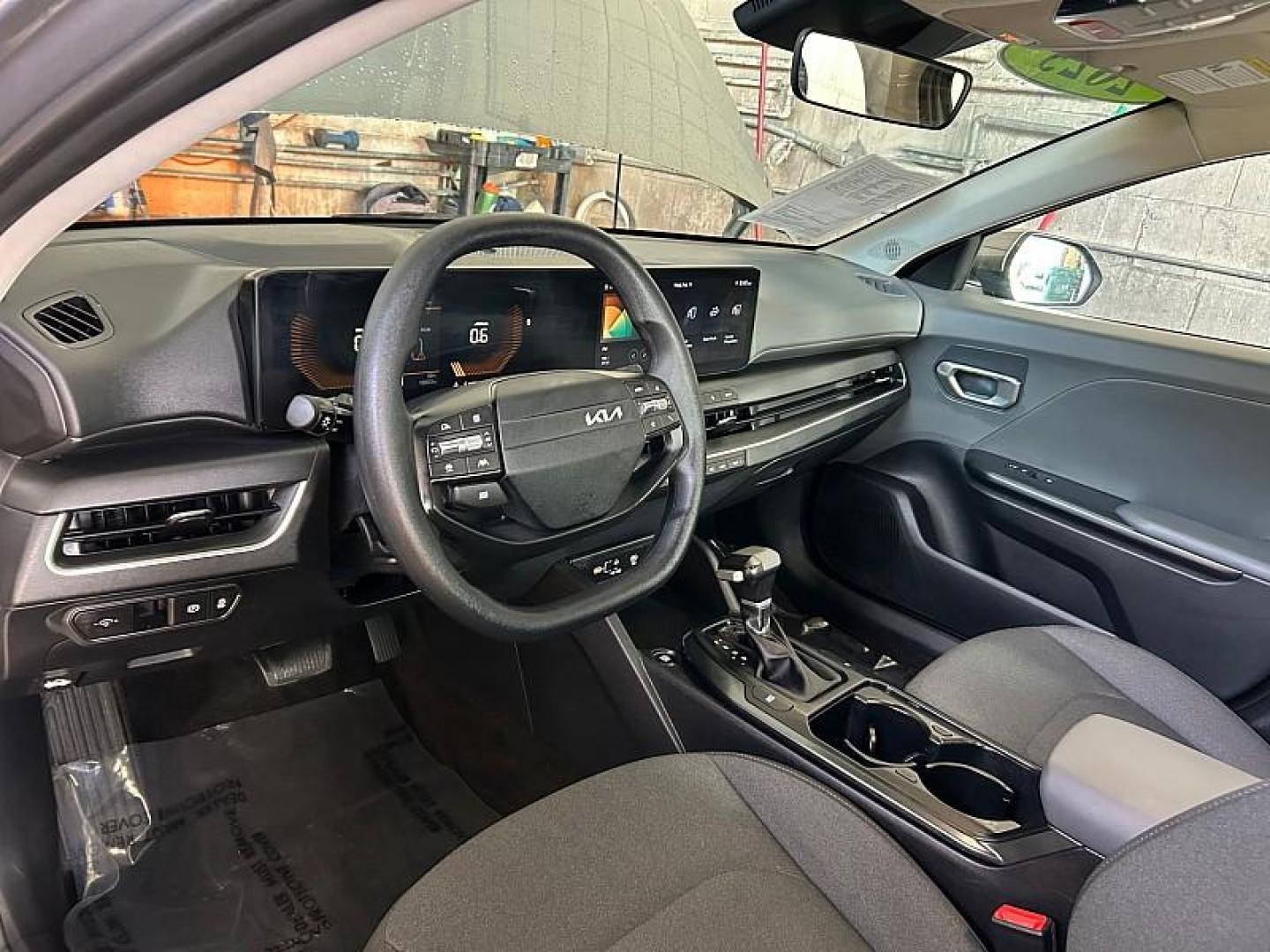 2025 GRAY Kia K4 (3KPFT4DE4SE) with an 4-Cyl 2.0 Liter engine, Automatic IVT transmission, located at 412 Auto Vista Drive, Palmdale, 93551, (661) 945-0620, 34.592636, -118.136681 - Photo#10