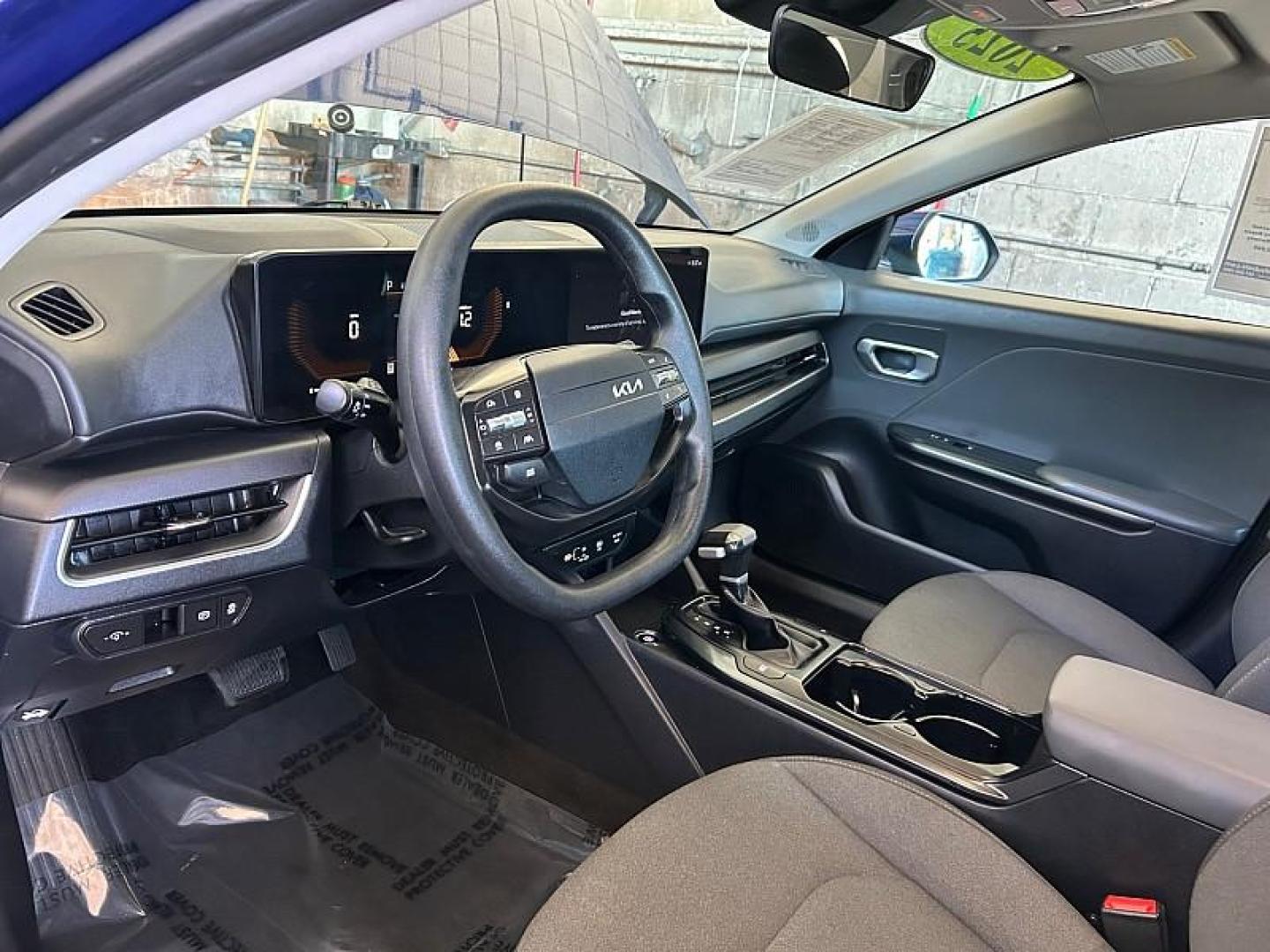 2025 BLUE Kia K4 (3KPFT4DE3SE) with an 4-Cyl 2.0 Liter engine, Automatic IVT transmission, located at 412 Auto Vista Drive, Palmdale, 93551, (661) 945-0620, 34.592636, -118.136681 - Photo#17