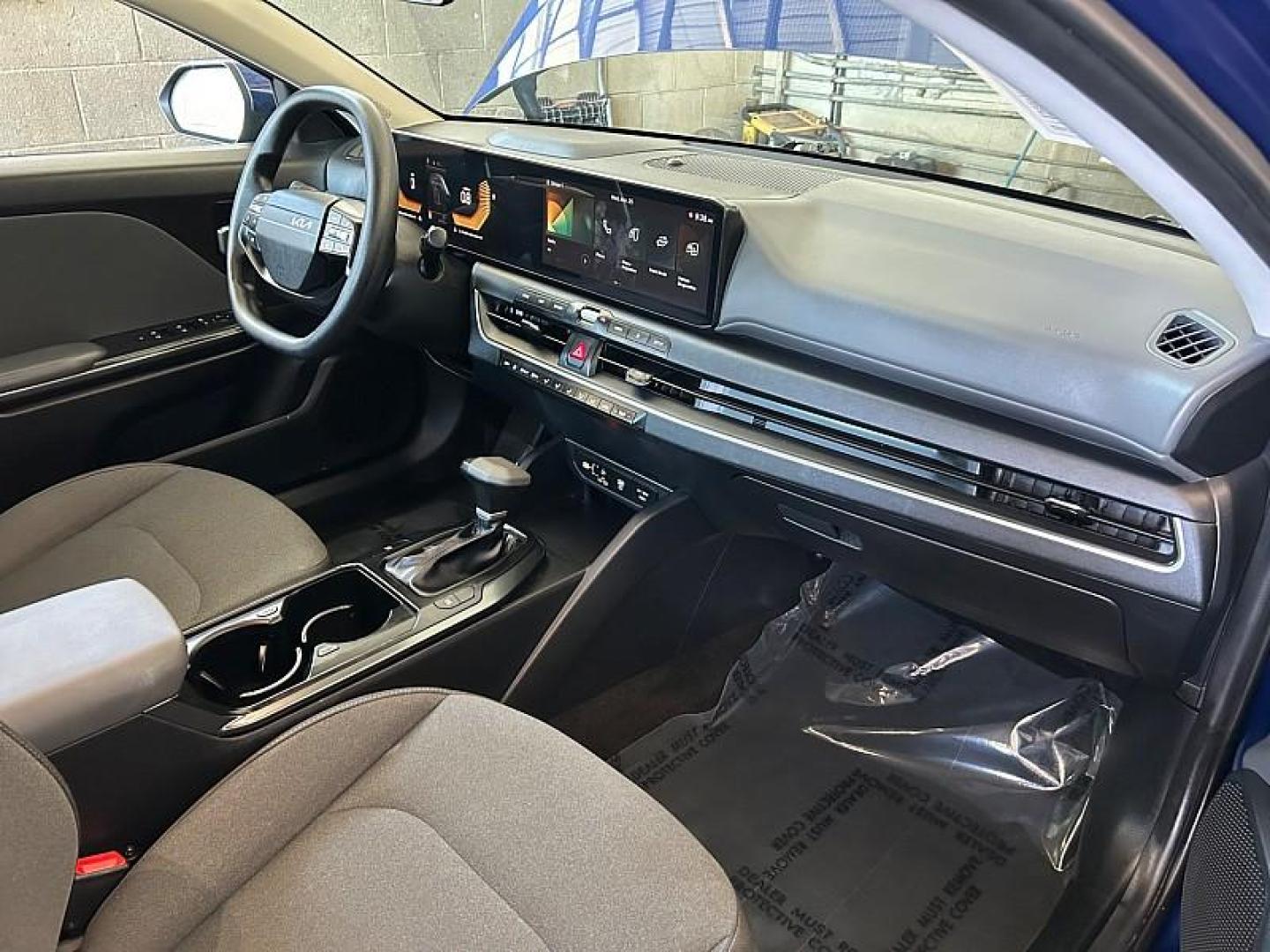 2025 BLUE Kia K4 (3KPFT4DE3SE) with an 4-Cyl 2.0 Liter engine, Automatic IVT transmission, located at 412 Auto Vista Drive, Palmdale, 93551, (661) 945-0620, 34.592636, -118.136681 - Photo#28