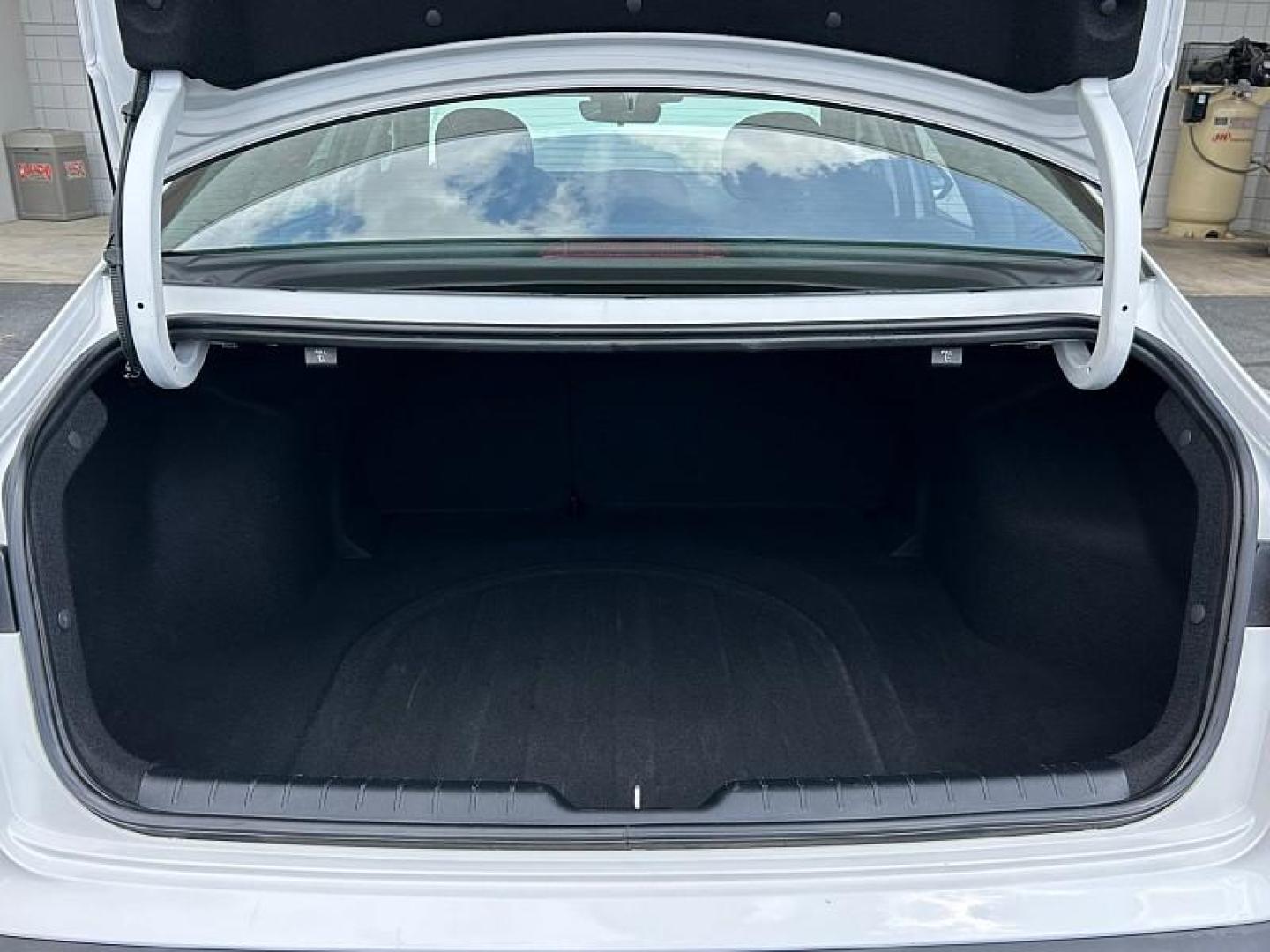 2025 WHITE Kia K4 (3KPFT4DE7SE) with an 4-Cyl 2.0 Liter engine, Automatic IVT transmission, located at 412 Auto Vista Drive, Palmdale, 93551, (661) 945-0620, 34.592636, -118.136681 - Photo#2