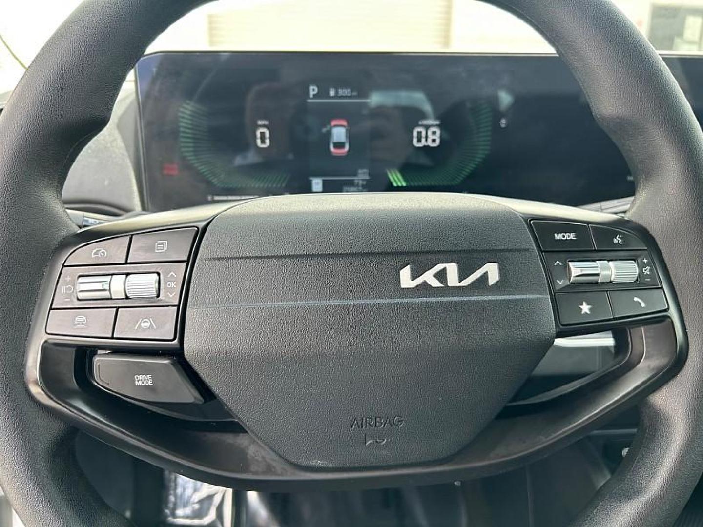 2025 WHITE Kia K4 (3KPFT4DE7SE) with an 4-Cyl 2.0 Liter engine, Automatic IVT transmission, located at 412 Auto Vista Drive, Palmdale, 93551, (661) 945-0620, 34.592636, -118.136681 - Photo#6