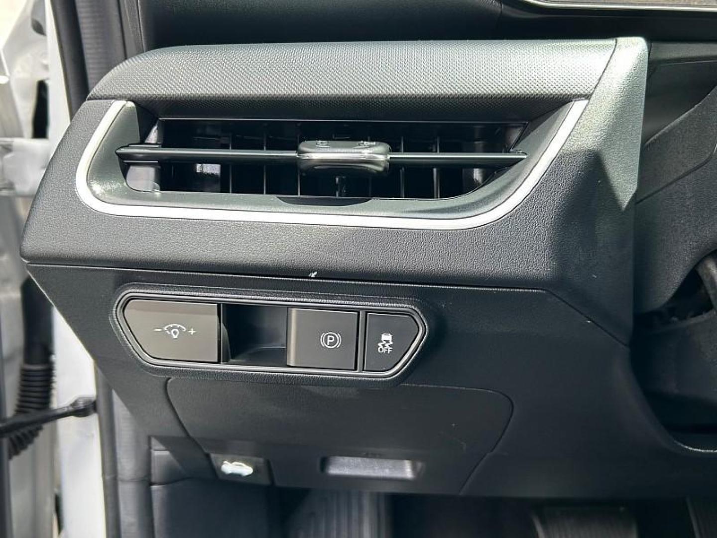 2025 WHITE Kia K4 (3KPFT4DE7SE) with an 4-Cyl 2.0 Liter engine, Automatic IVT transmission, located at 412 Auto Vista Drive, Palmdale, 93551, (661) 945-0620, 34.592636, -118.136681 - Photo#8