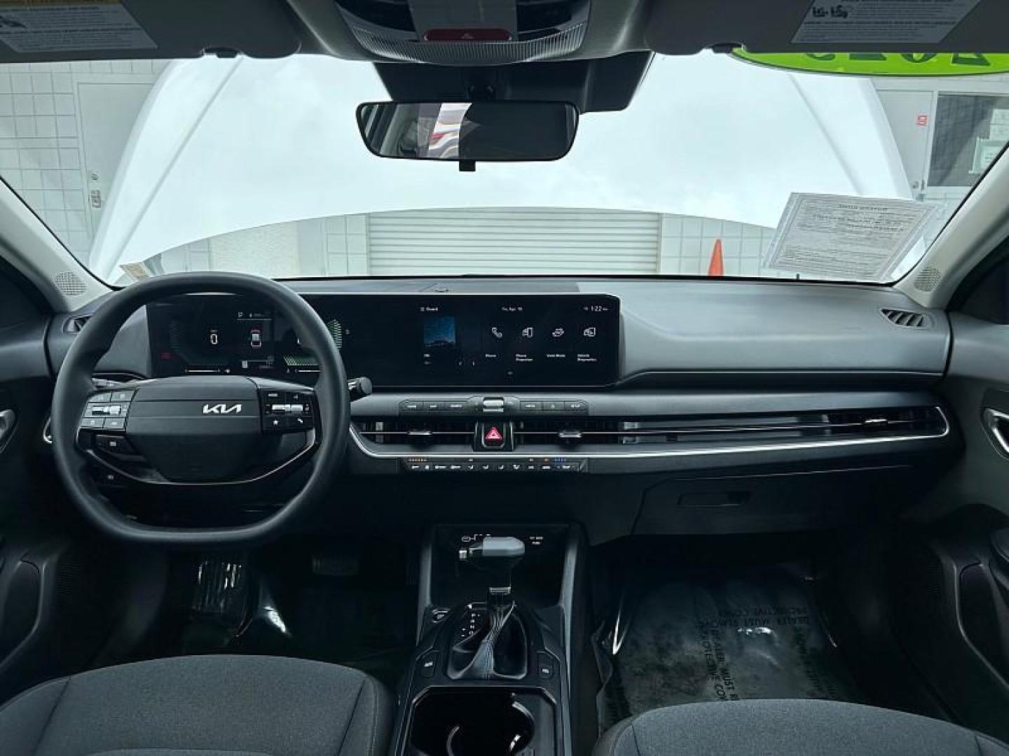 2025 WHITE Kia K4 (3KPFT4DE7SE) with an 4-Cyl 2.0 Liter engine, Automatic IVT transmission, located at 412 Auto Vista Drive, Palmdale, 93551, (661) 945-0620, 34.592636, -118.136681 - Photo#10