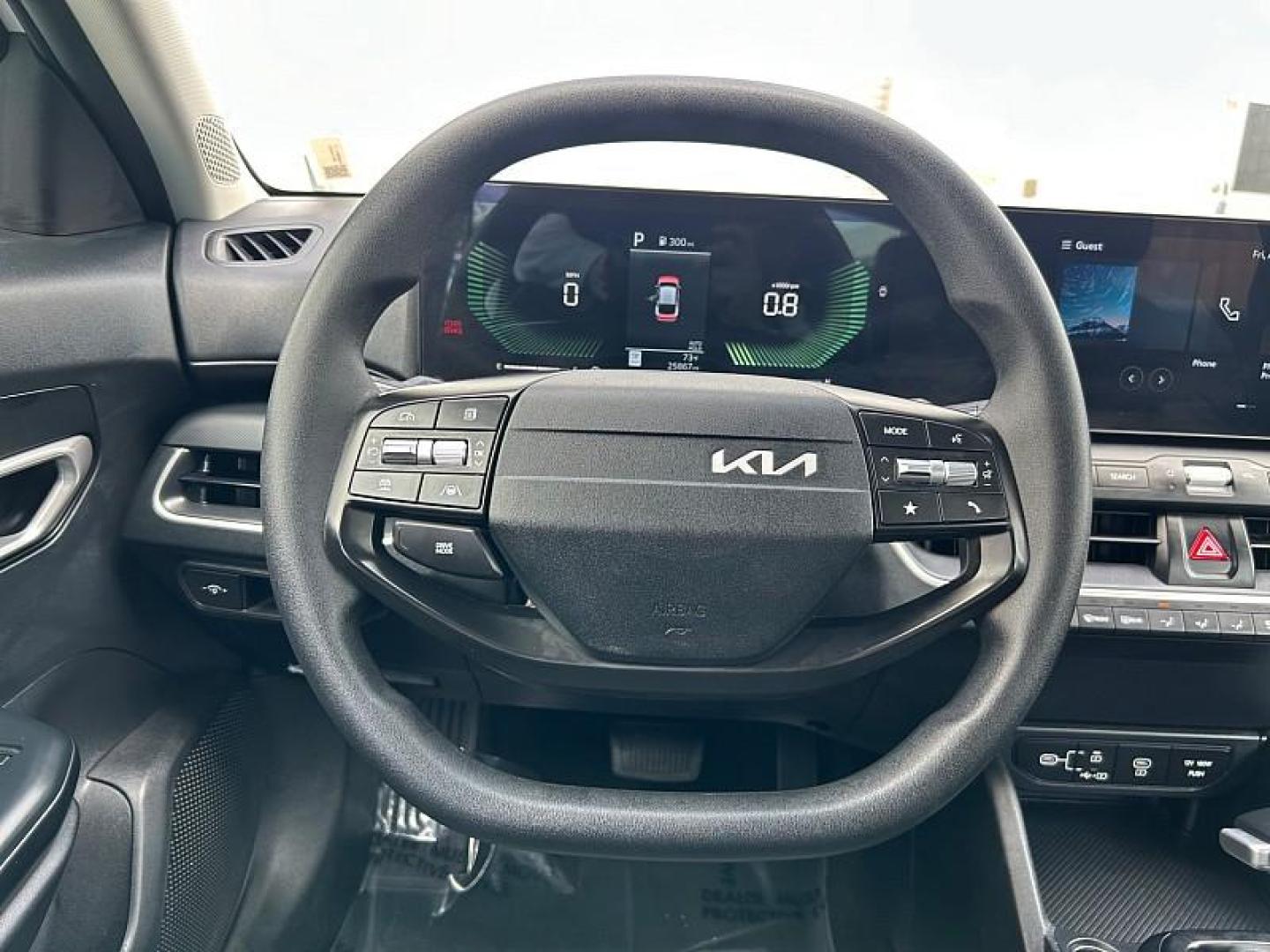 2025 WHITE Kia K4 (3KPFT4DE7SE) with an 4-Cyl 2.0 Liter engine, Automatic IVT transmission, located at 412 Auto Vista Drive, Palmdale, 93551, (661) 945-0620, 34.592636, -118.136681 - Photo#11