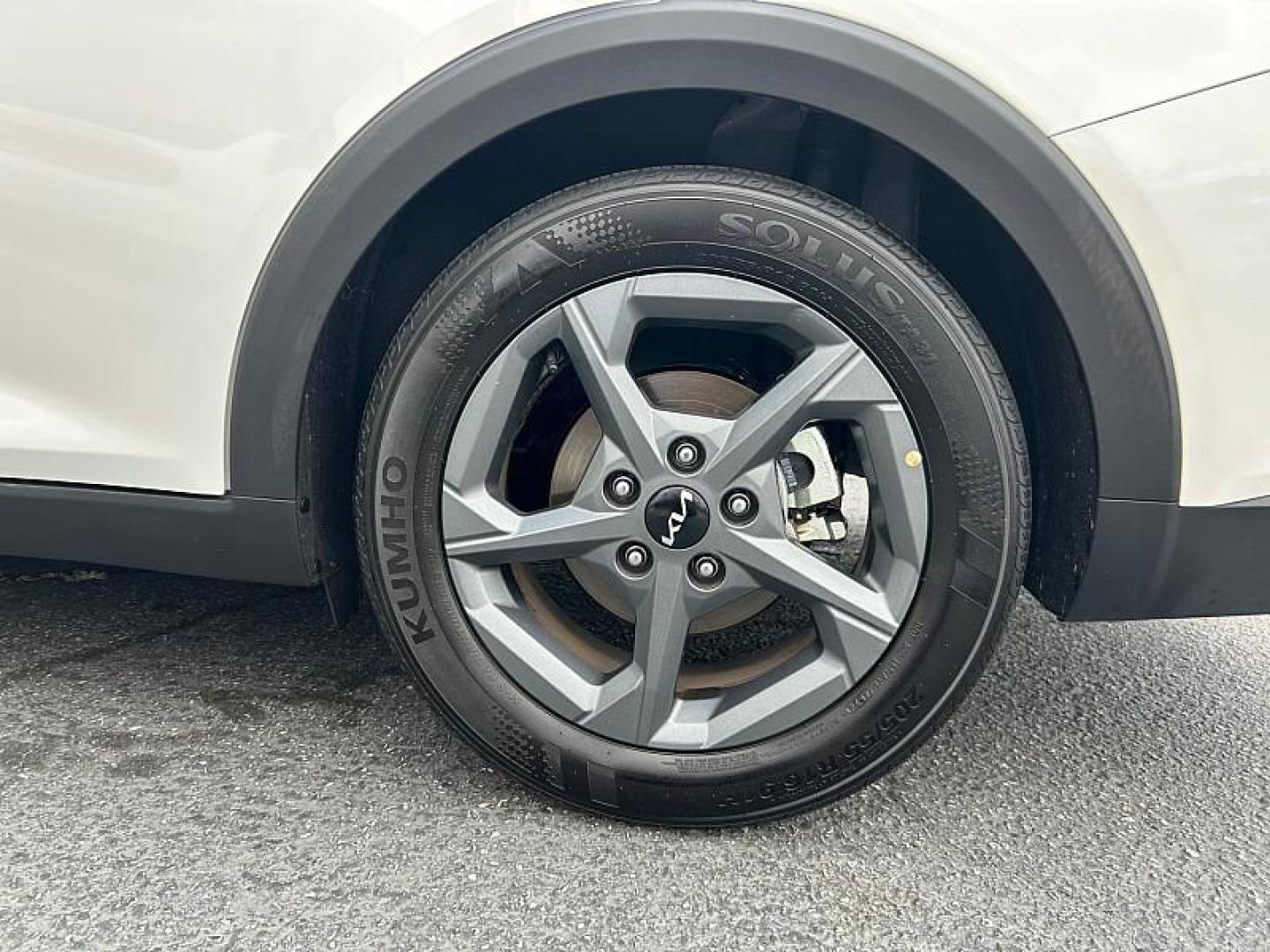 2025 WHITE Kia K4 (3KPFT4DE7SE) with an 4-Cyl 2.0 Liter engine, Automatic IVT transmission, located at 412 Auto Vista Drive, Palmdale, 93551, (661) 945-0620, 34.592636, -118.136681 - Photo#19