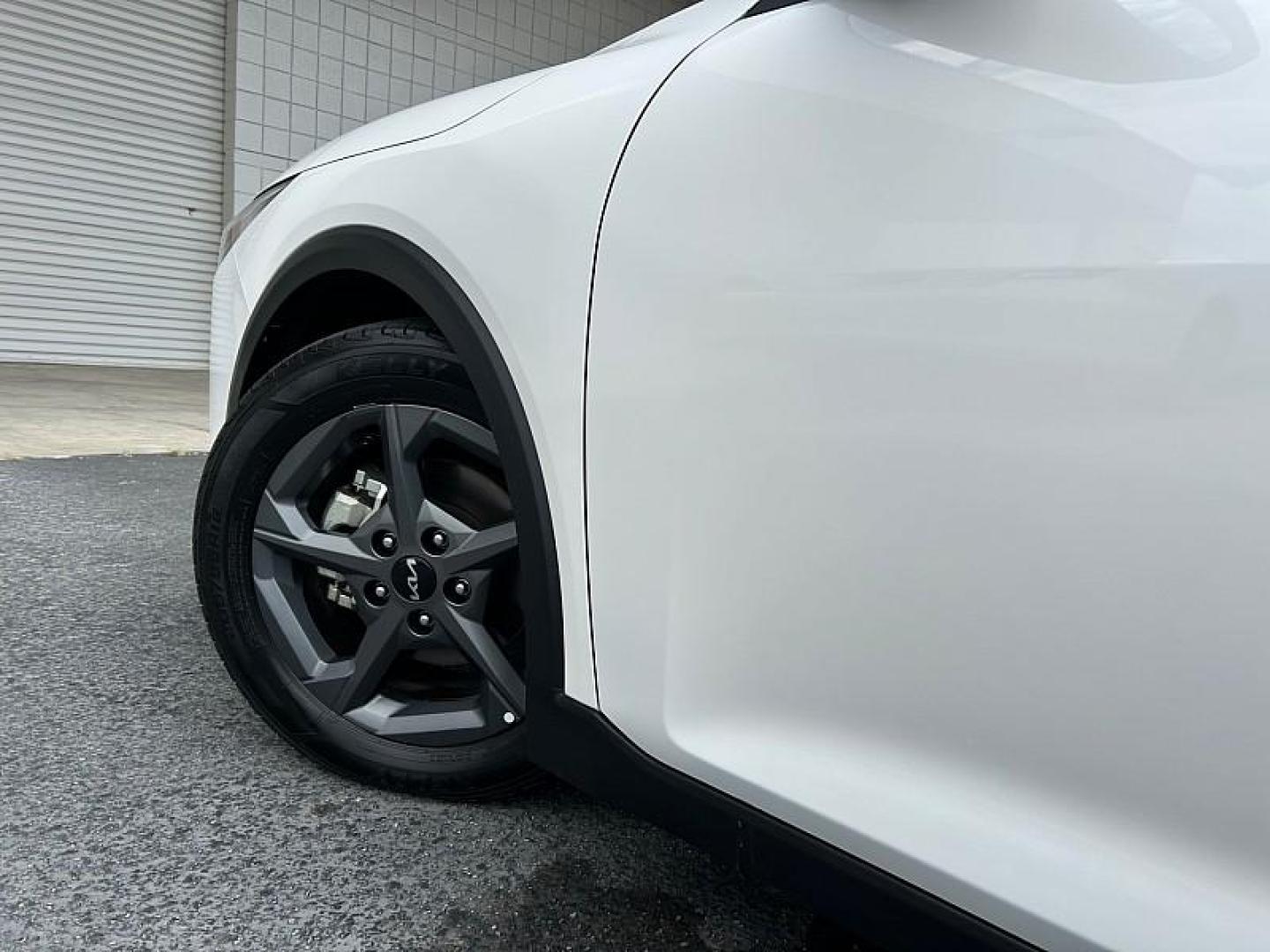2025 WHITE Kia K4 (3KPFT4DE7SE) with an 4-Cyl 2.0 Liter engine, Automatic IVT transmission, located at 412 Auto Vista Drive, Palmdale, 93551, (661) 945-0620, 34.592636, -118.136681 - Photo#22