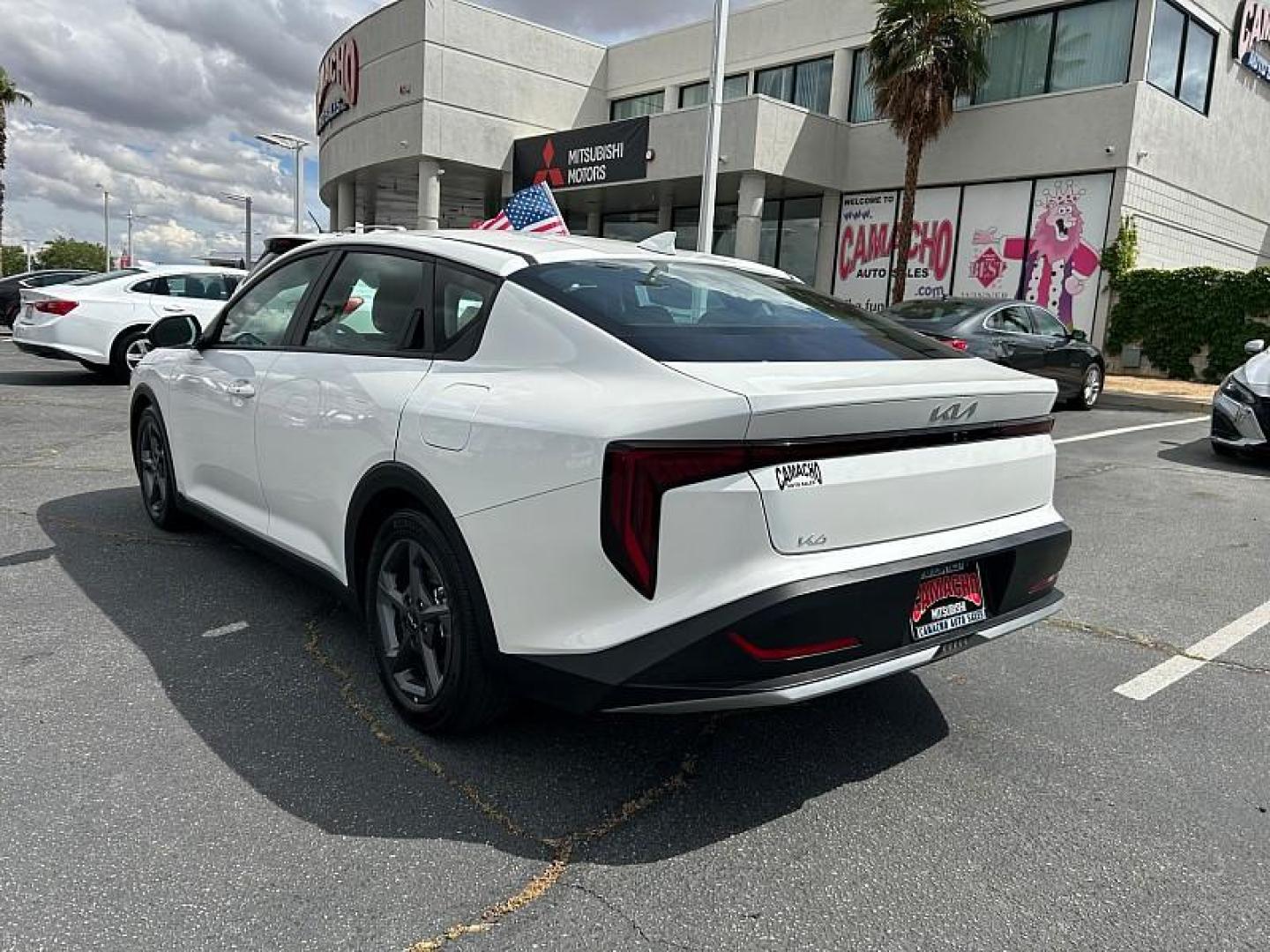 2025 WHITE Kia K4 (3KPFT4DE7SE) with an 4-Cyl 2.0 Liter engine, Automatic IVT transmission, located at 412 Auto Vista Drive, Palmdale, 93551, (661) 945-0620, 34.592636, -118.136681 - Photo#26