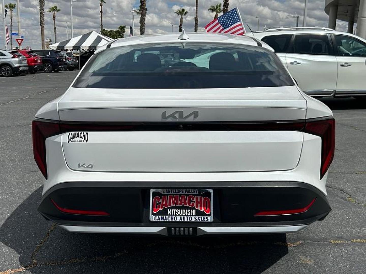 2025 WHITE Kia K4 (3KPFT4DE7SE) with an 4-Cyl 2.0 Liter engine, Automatic IVT transmission, located at 412 Auto Vista Drive, Palmdale, 93551, (661) 945-0620, 34.592636, -118.136681 - Photo#27