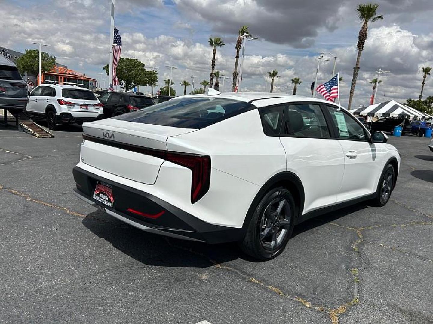 2025 WHITE Kia K4 (3KPFT4DE7SE) with an 4-Cyl 2.0 Liter engine, Automatic IVT transmission, located at 412 Auto Vista Drive, Palmdale, 93551, (661) 945-0620, 34.592636, -118.136681 - Photo#28