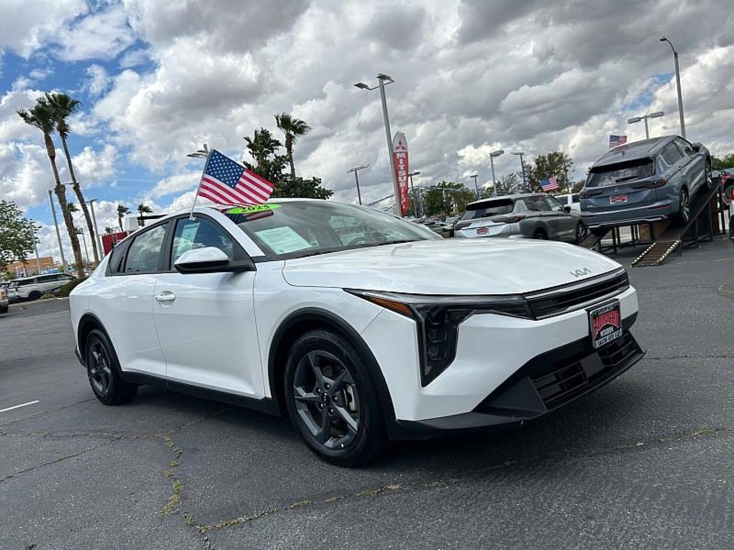 2025 WHITE Kia K4 (3KPFT4DE7SE) with an 4-Cyl 2.0 Liter engine, Automatic IVT transmission, located at 412 Auto Vista Drive, Palmdale, 93551, (661) 945-0620, 34.592636, -118.136681 - Photo#32