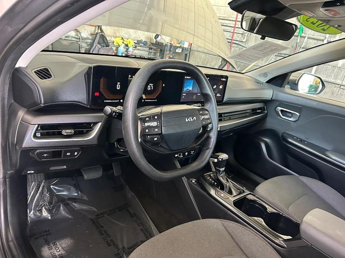 2025 GRAY Kia K4 (3KPFT4DEXSE) with an 4-Cyl 2.0 Liter engine, Automatic IVT transmission, located at 412 Auto Vista Drive, Palmdale, 93551, (661) 945-0620, 34.592636, -118.136681 - Photo#17
