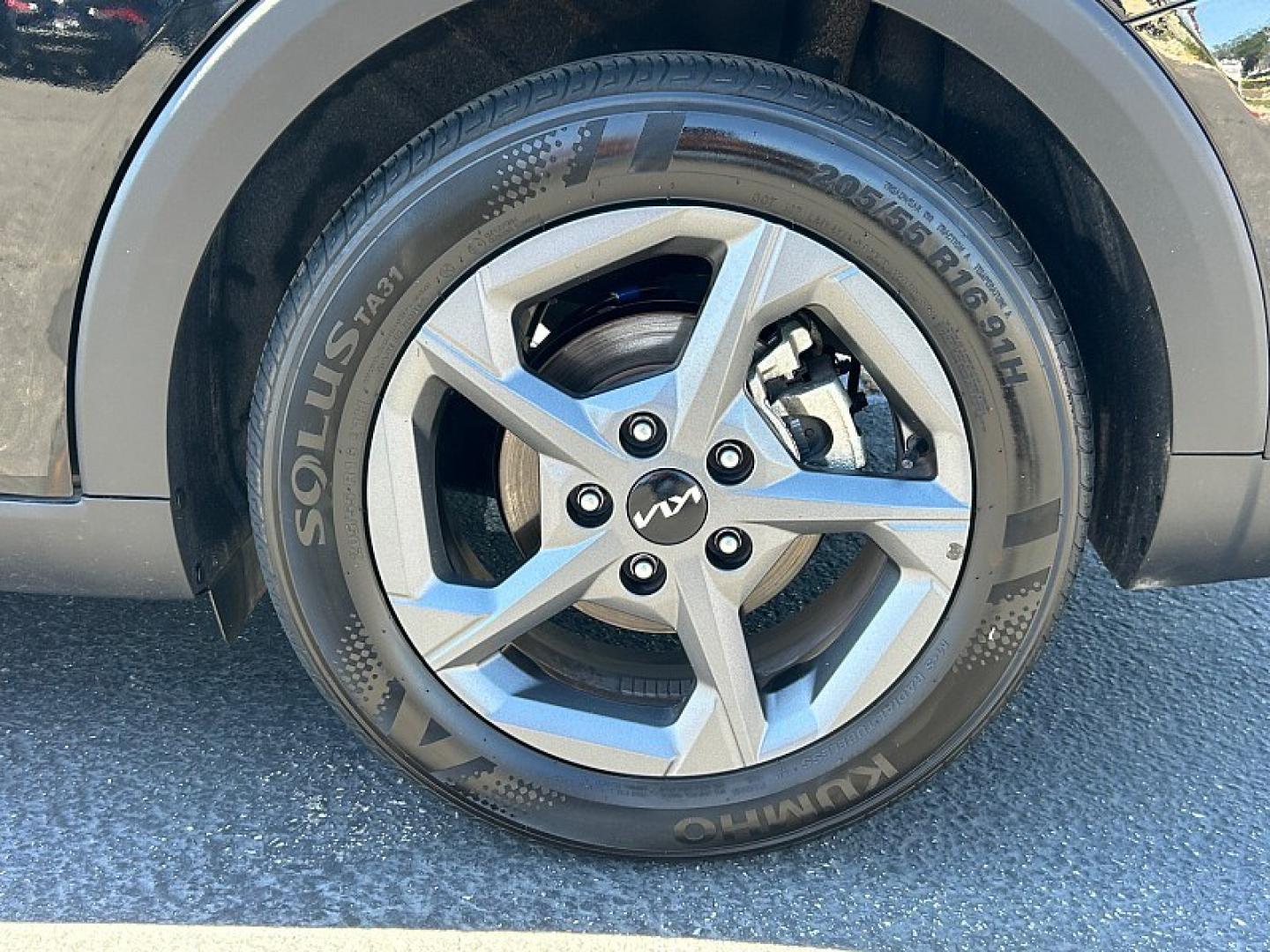 2025 BLACK Kia K4 (3KPFT4DE6SE) with an 4-Cyl 2.0 Liter engine, Automatic IVT transmission, located at 412 Auto Vista Drive, Palmdale, 93551, (661) 945-0620, 34.592636, -118.136681- Photo#14