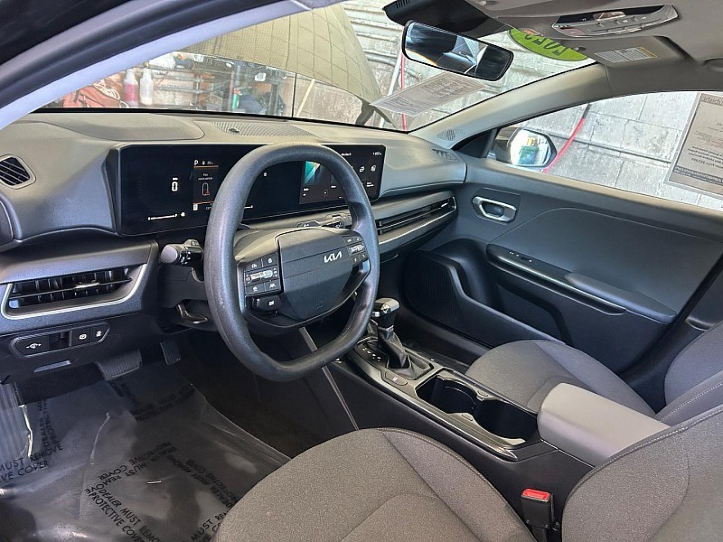 2025 BLACK Kia K4 (3KPFT4DE6SE) with an 4-Cyl 2.0 Liter engine, Automatic IVT transmission, located at 412 Auto Vista Drive, Palmdale, 93551, (661) 945-0620, 34.592636, -118.136681- Photo#18