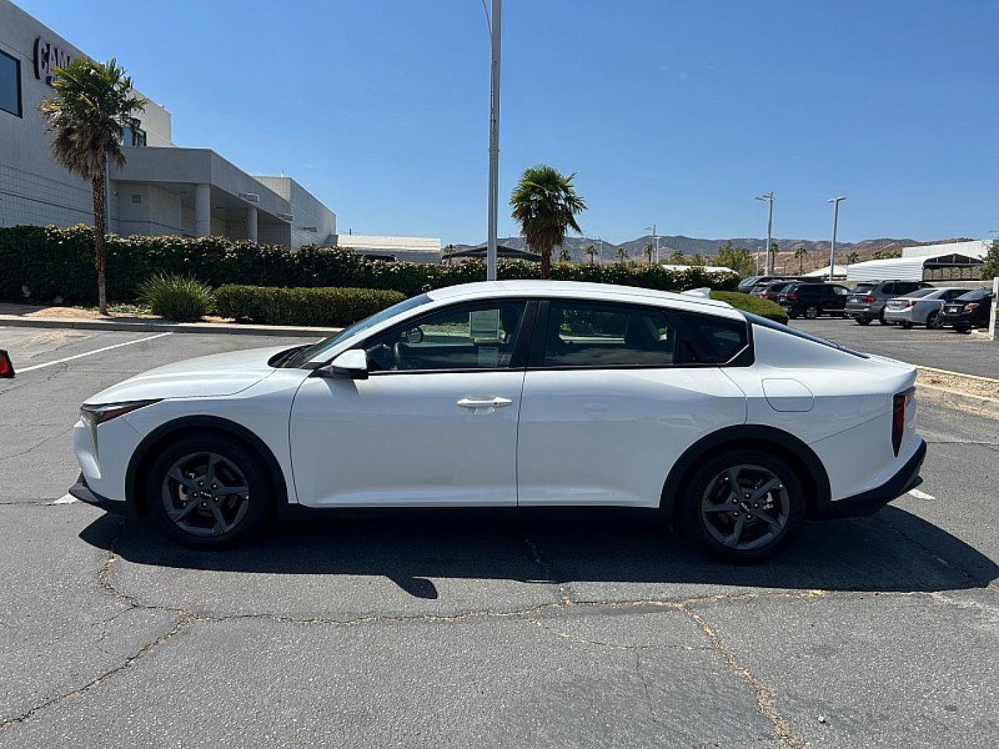 2025 White Kia K4 (3KPFT4DE1SE) with an 4-Cyl 2.0 Liter engine, Automatic IVT transmission, located at 412 Auto Vista Drive, Palmdale, 93551, (661) 945-0620, 34.592636, -118.136681- Photo#5