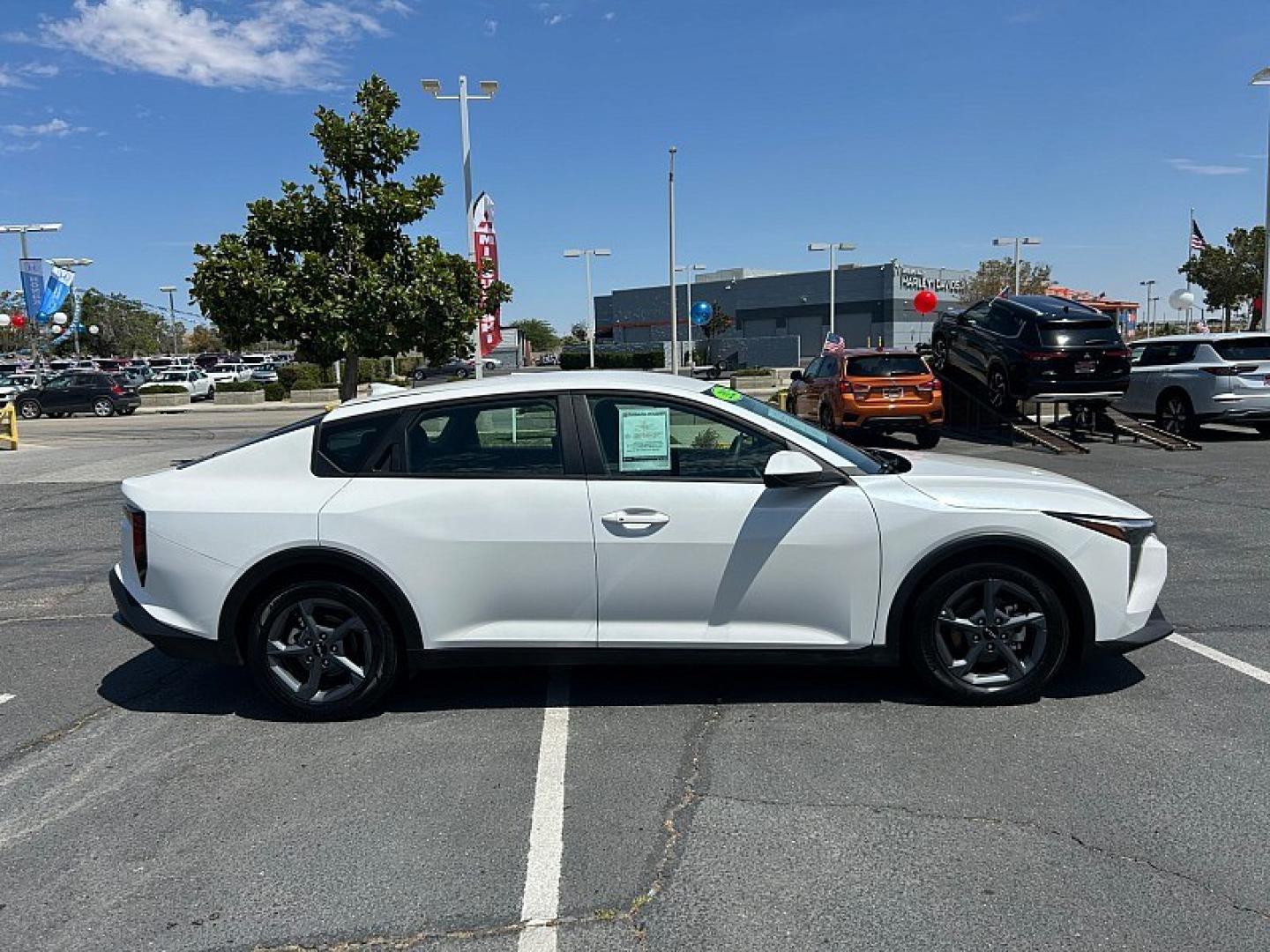 2025 White Kia K4 (3KPFT4DE1SE) with an 4-Cyl 2.0 Liter engine, Automatic IVT transmission, located at 412 Auto Vista Drive, Palmdale, 93551, (661) 945-0620, 34.592636, -118.136681- Photo#10
