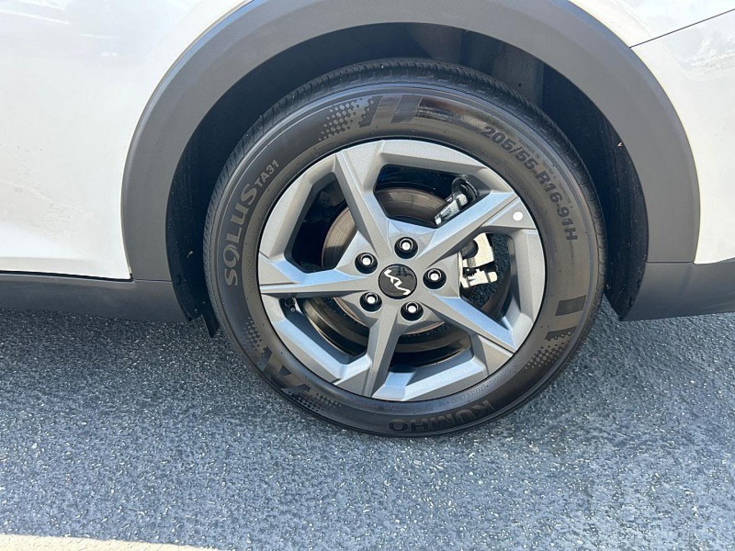 2025 White Kia K4 (3KPFT4DE1SE) with an 4-Cyl 2.0 Liter engine, Automatic IVT transmission, located at 412 Auto Vista Drive, Palmdale, 93551, (661) 945-0620, 34.592636, -118.136681- Photo#13