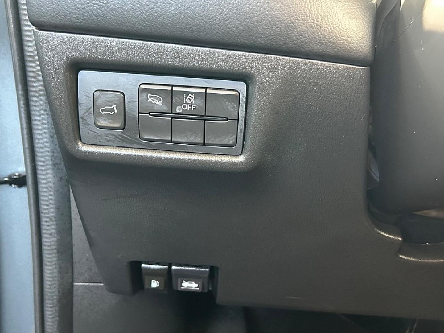 2025 GRAY Mazda CX-5 (JM3KFBCLXS0) with an 4-Cyl 2.5 Liter engine, Automatic 6-Spd transmission, located at 412 Auto Vista Drive, Palmdale, 93551, (661) 945-0620, 34.592636, -118.136681- Photo#17