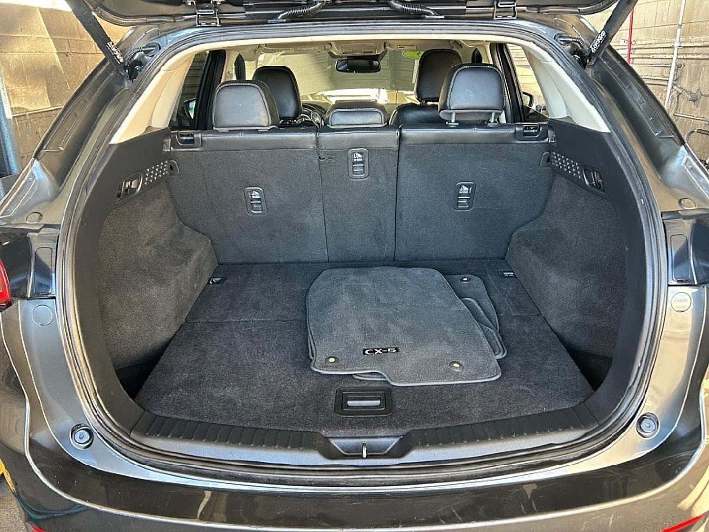 2025 GRAY Mazda CX-5 (JM3KFBCLXS0) with an 4-Cyl 2.5 Liter engine, Automatic 6-Spd transmission, located at 412 Auto Vista Drive, Palmdale, 93551, (661) 945-0620, 34.592636, -118.136681- Photo#19